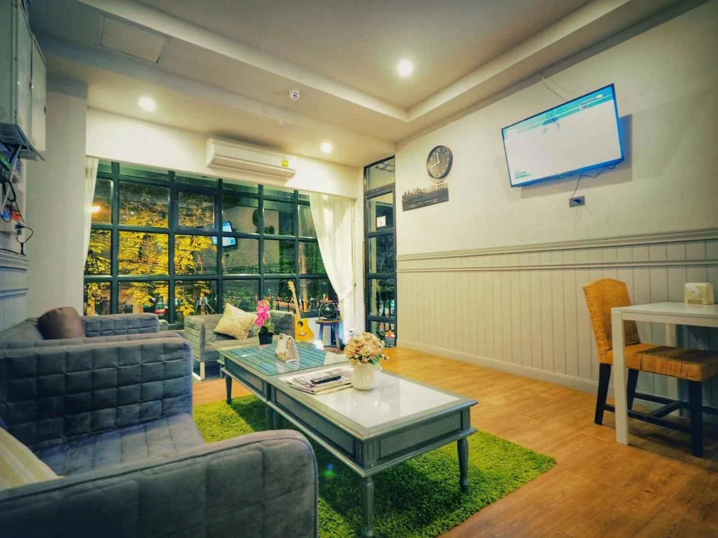 Communal lounge/ TV room in Uno Chiangmai