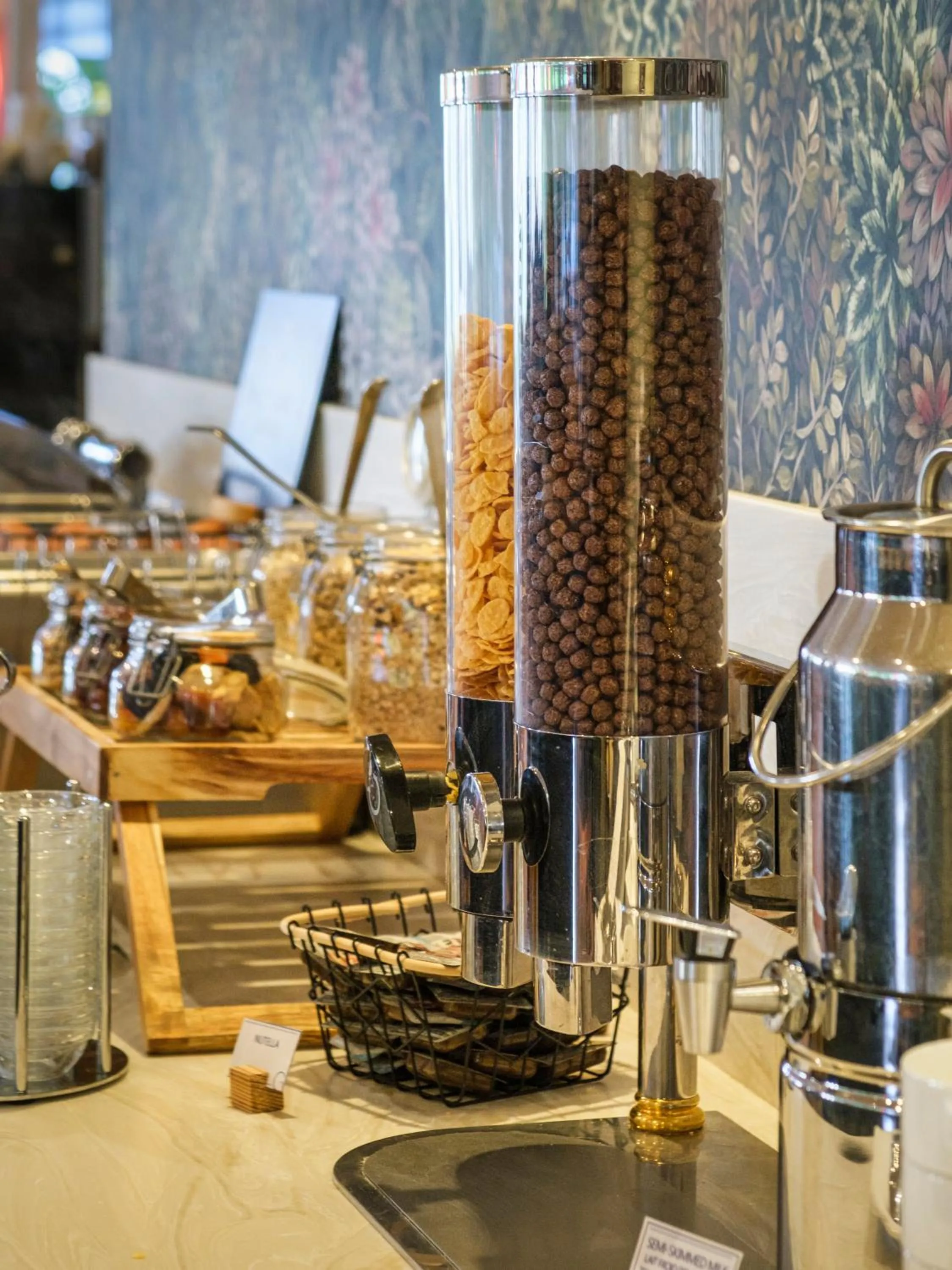 Breakfast in Hotel Parc Plaza