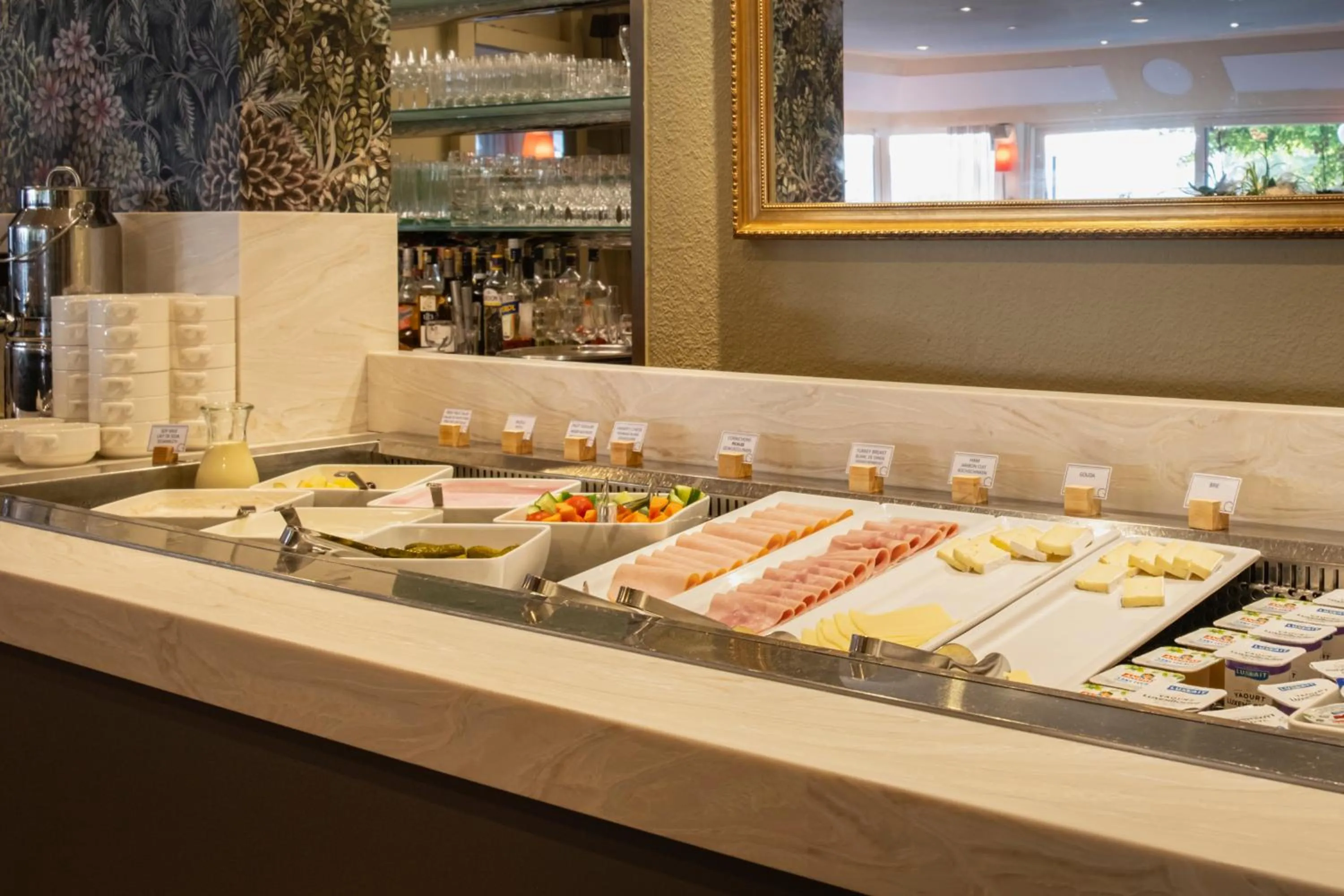 Breakfast in Hotel Parc Plaza