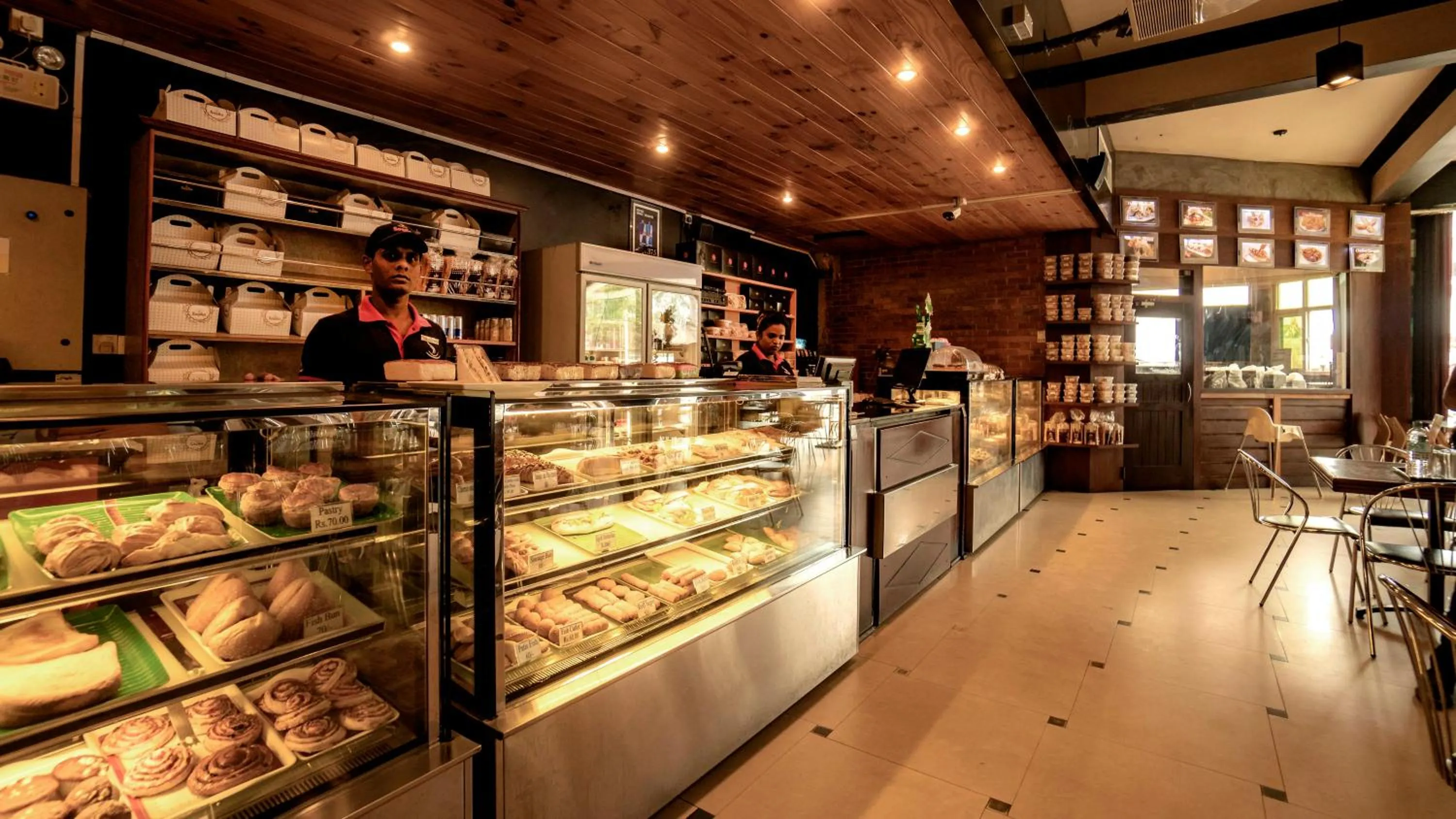 Restaurant/places to eat in Sasha Transit Hotel