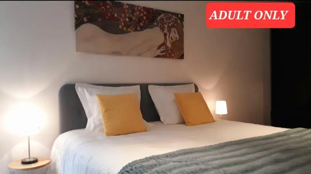 Suite with Garden View in Table et chambre particulière Suite with Garden View in Table et chambre particulière