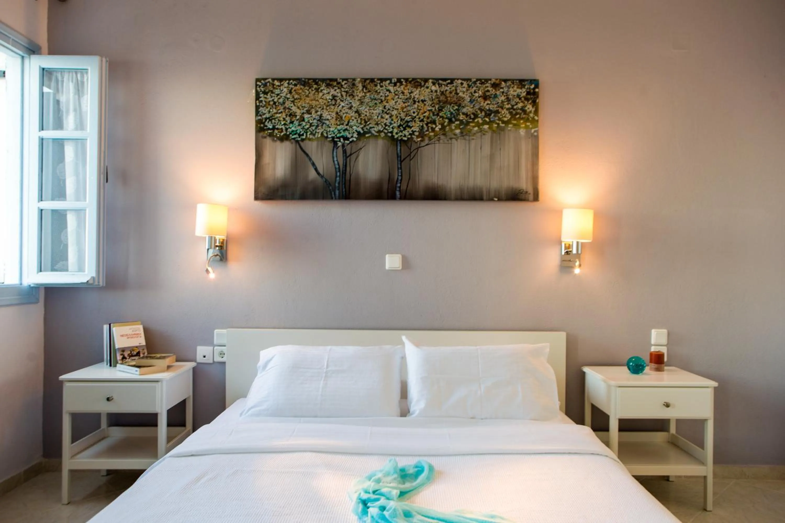 Bed in Luna Rossa Santorini