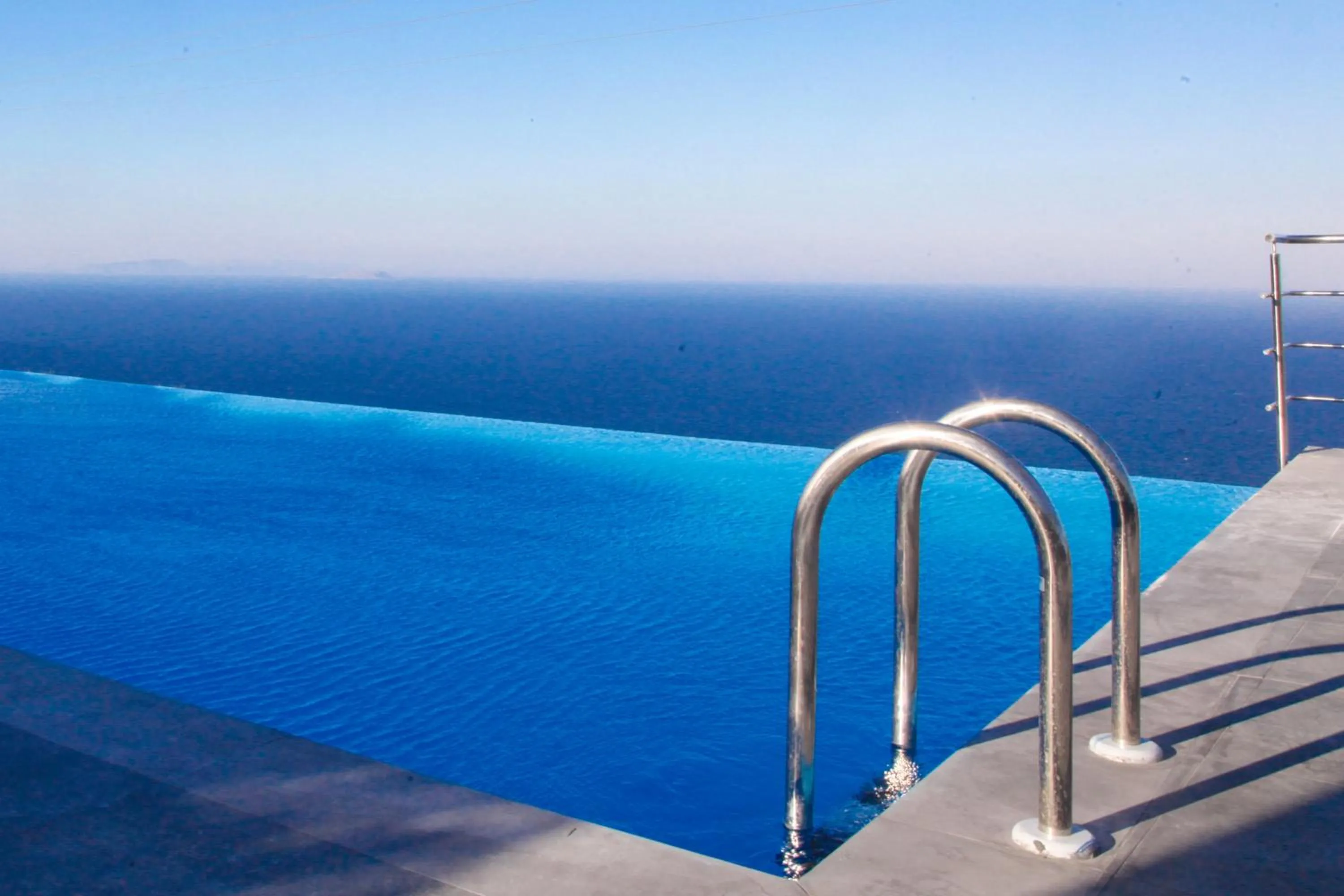 Day in Luna Rossa Santorini