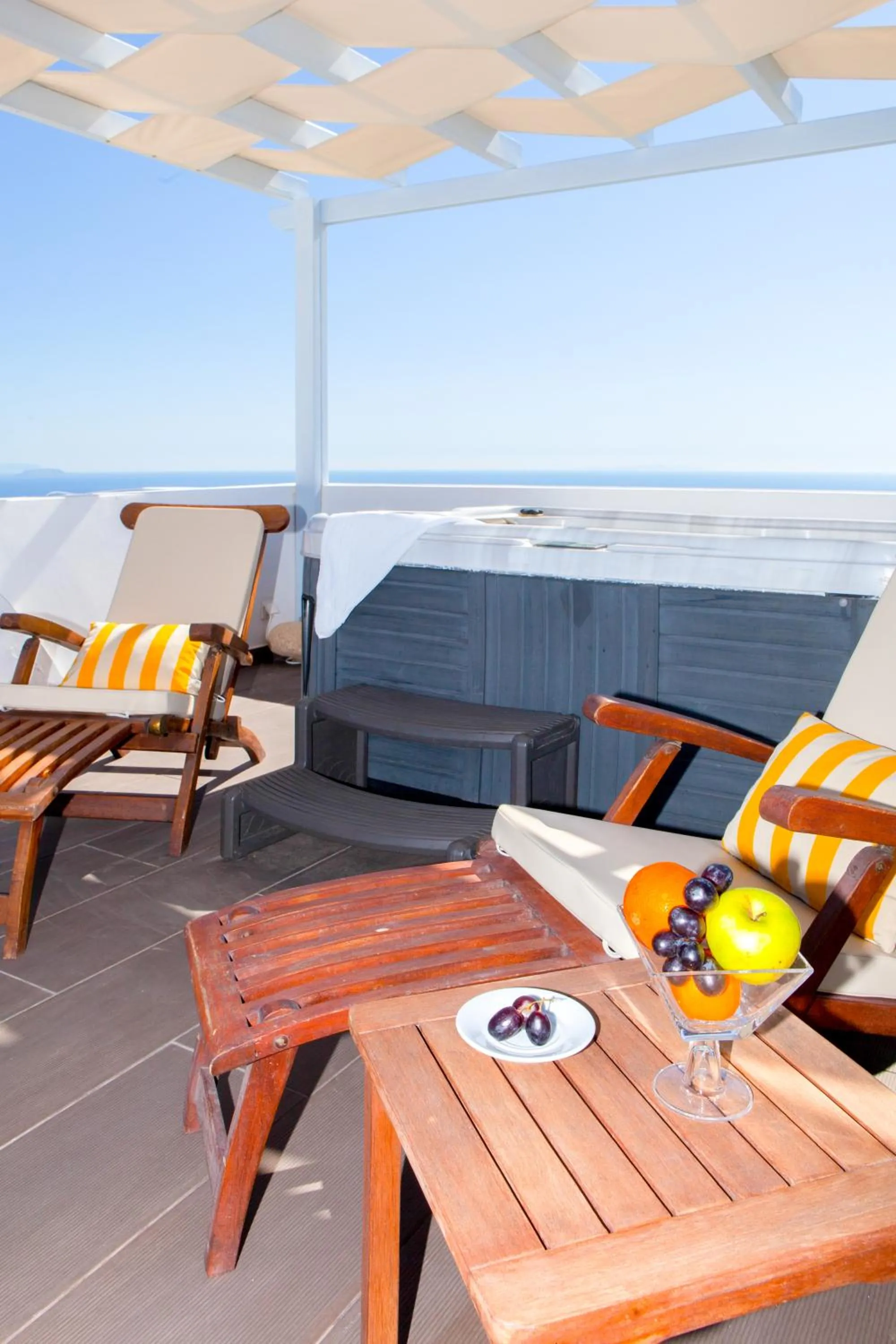 Day in Luna Rossa Santorini