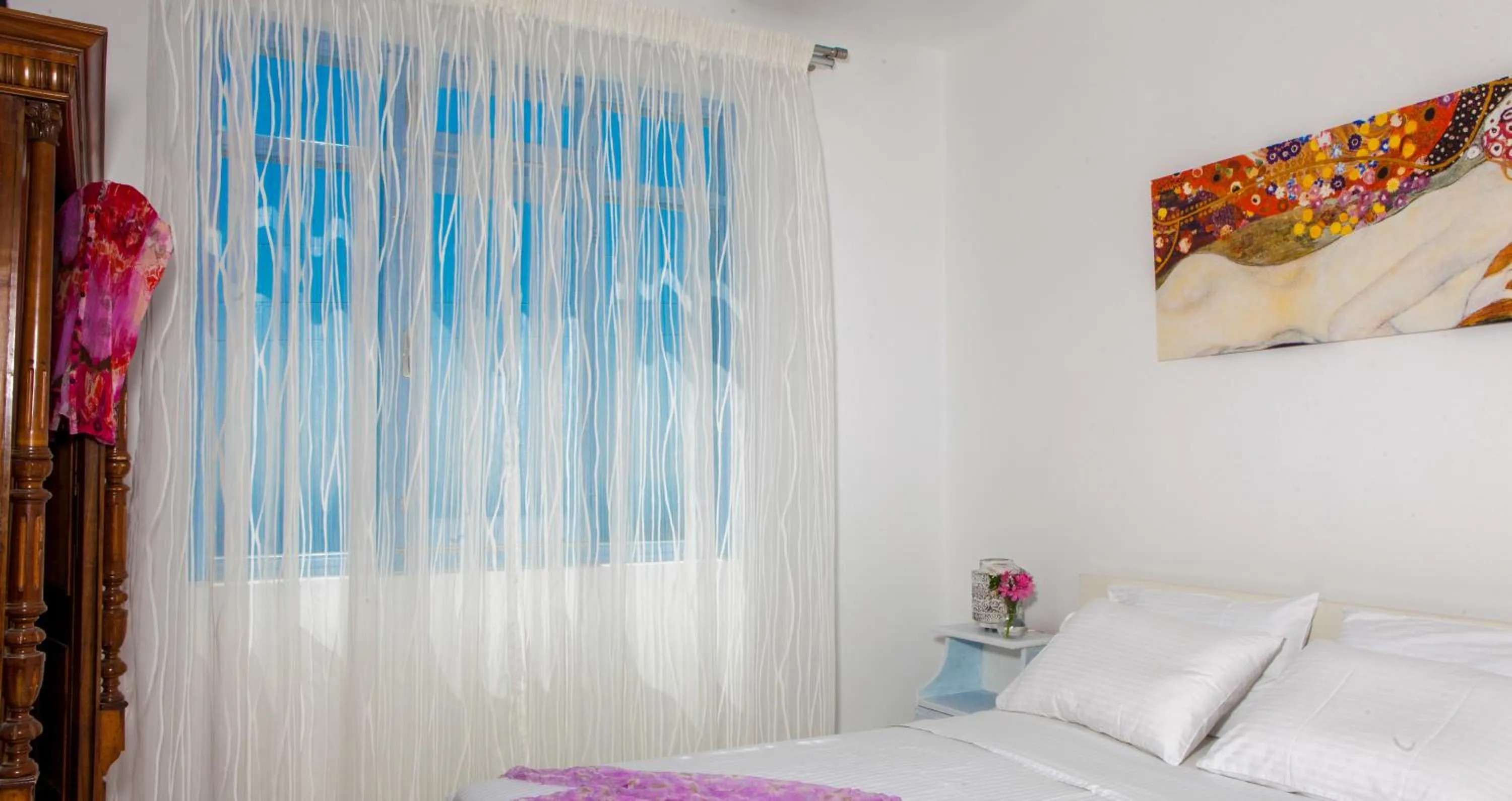 Bed in Luna Rossa Santorini