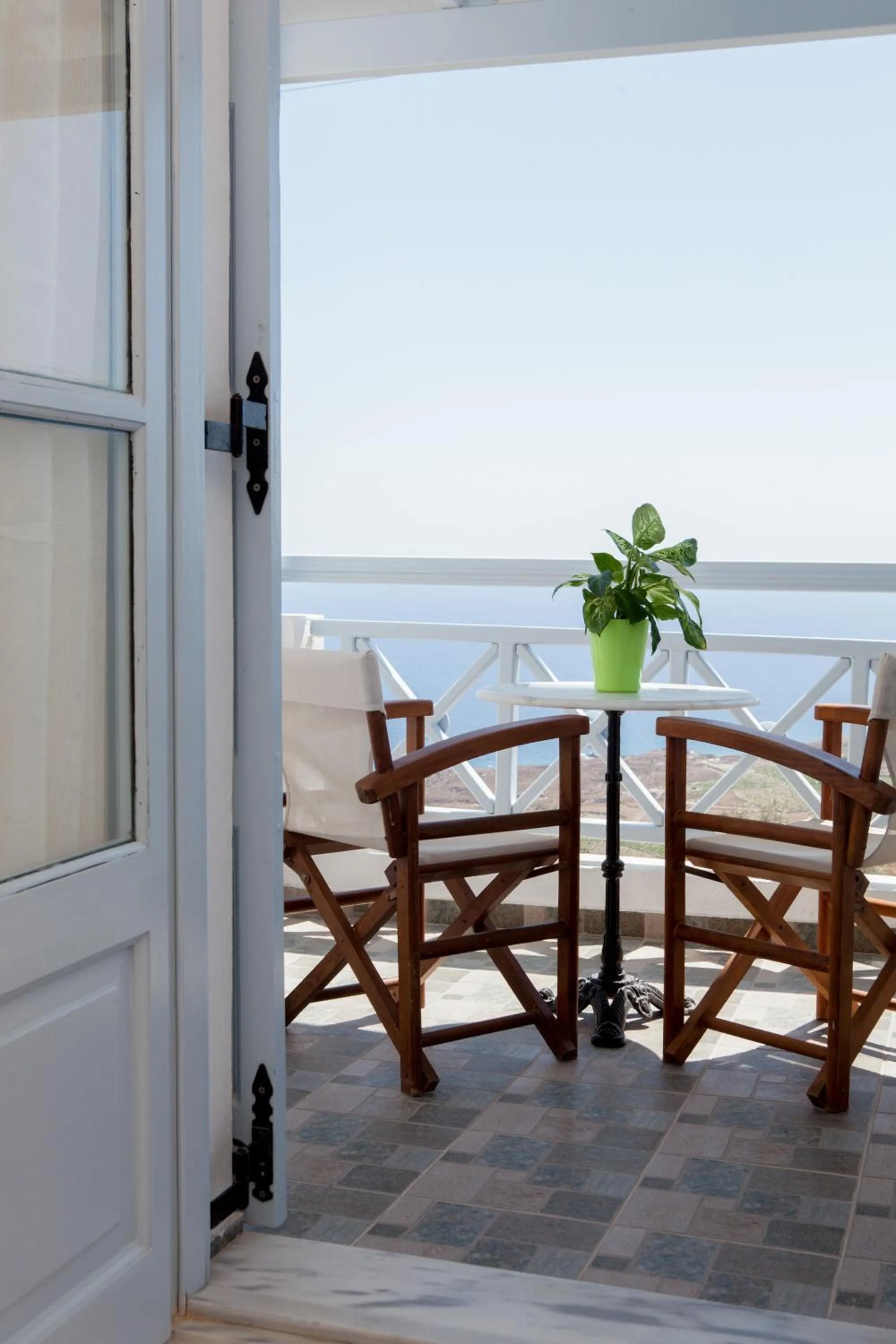 Day in Luna Rossa Santorini