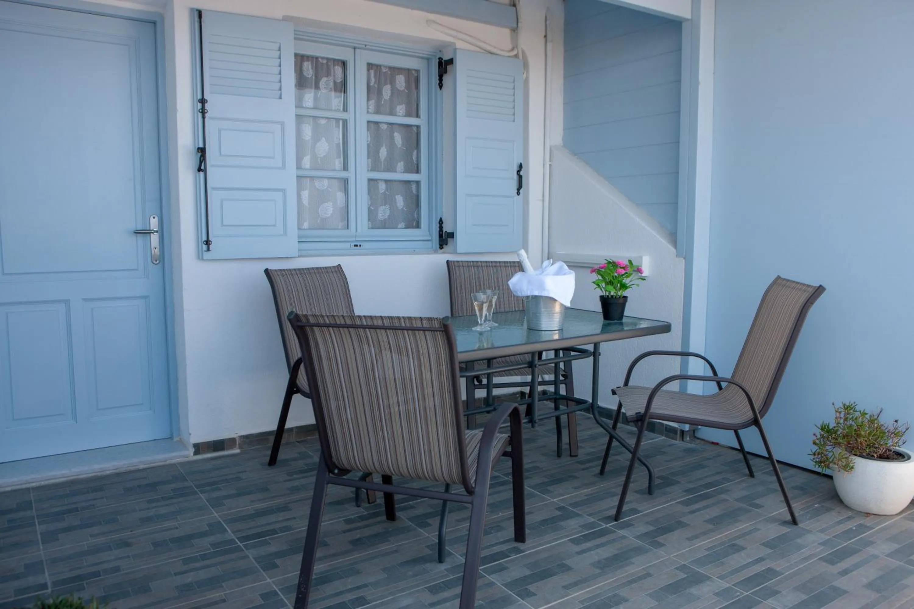 Day in Luna Rossa Santorini