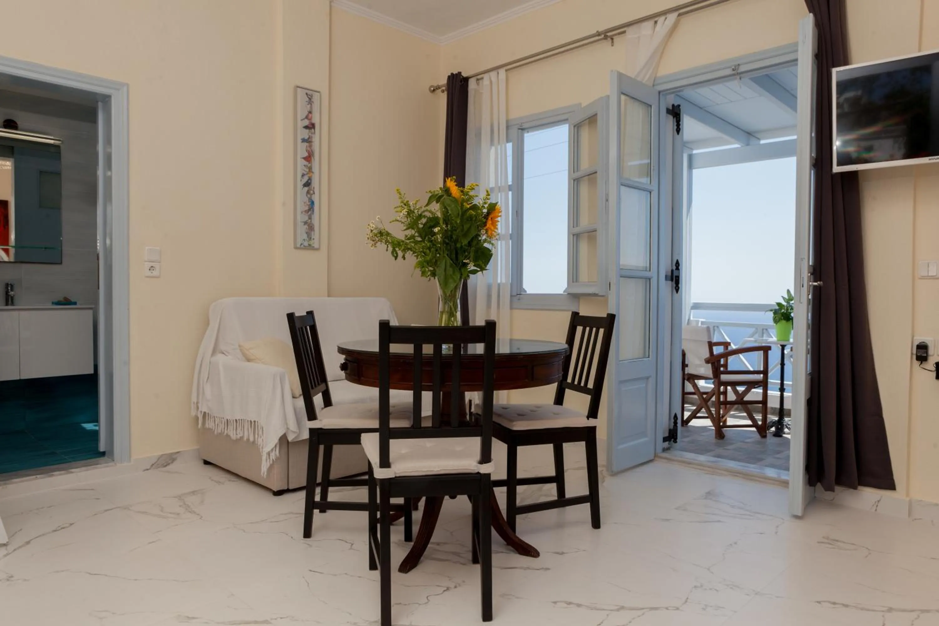 TV and multimedia in Luna Rossa Santorini