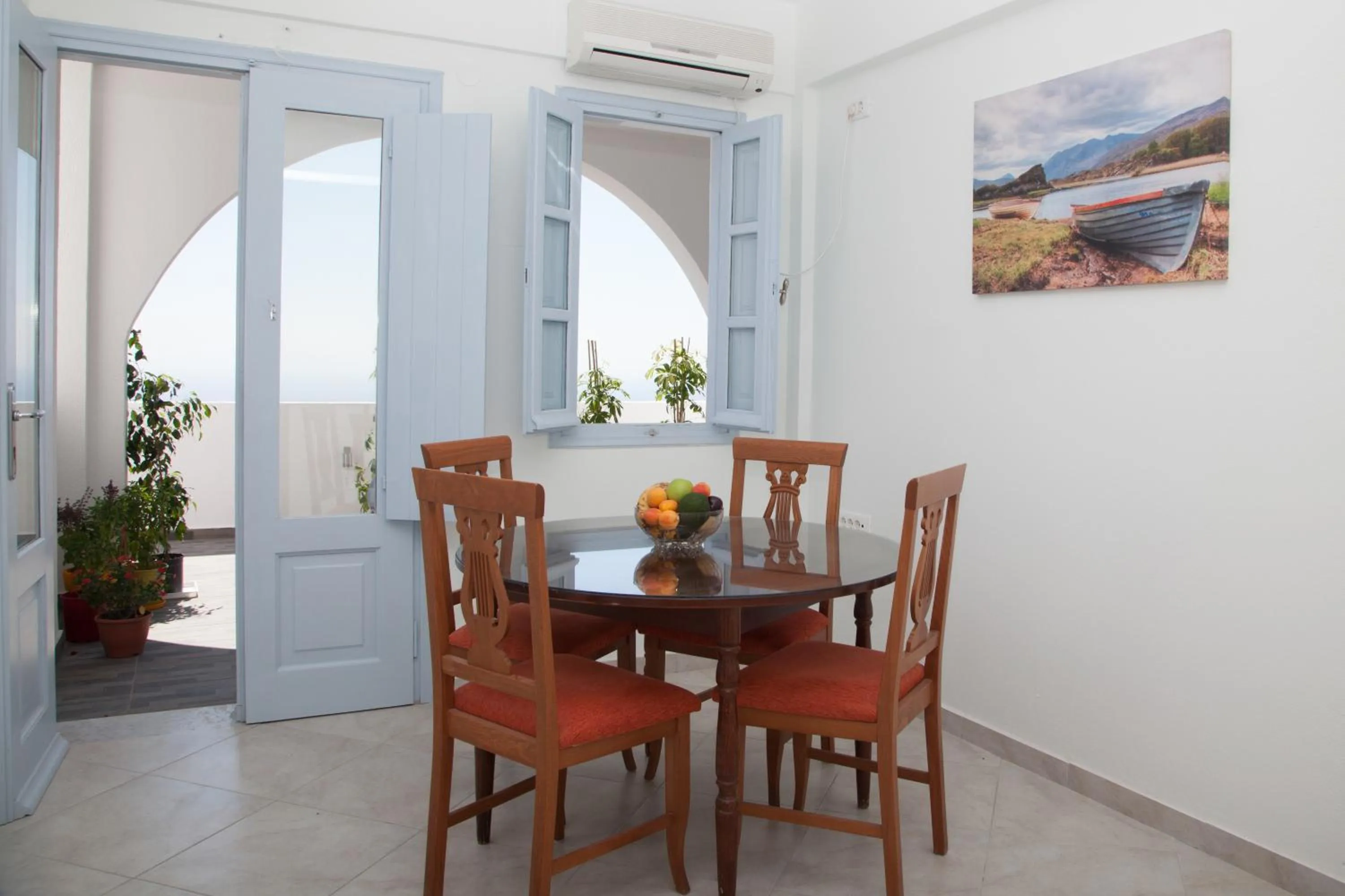 Seating area in Luna Rossa Santorini