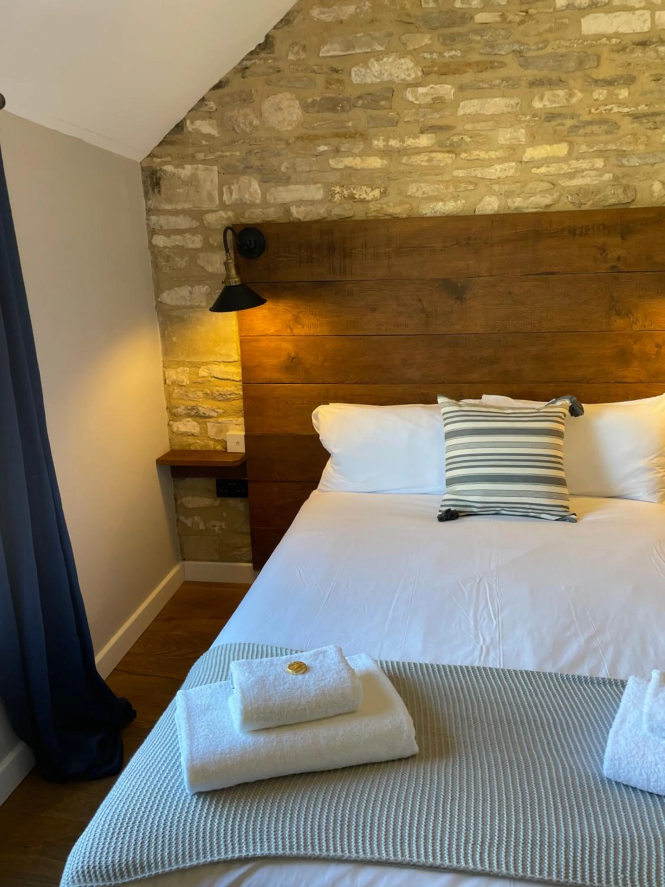 Bed in The Queen Matilda Country Rooms