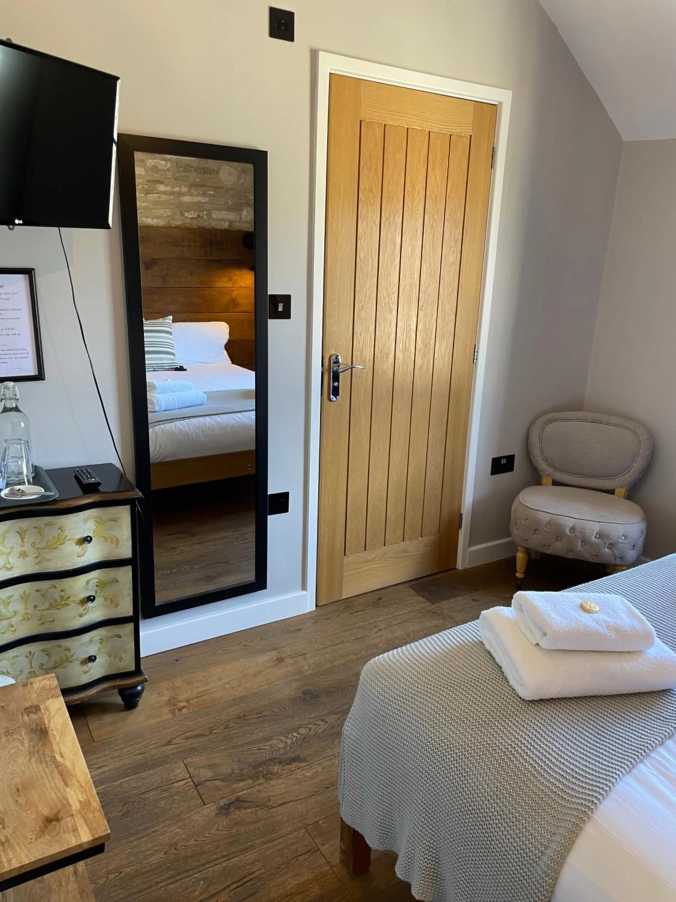 Bed in The Queen Matilda Country Rooms