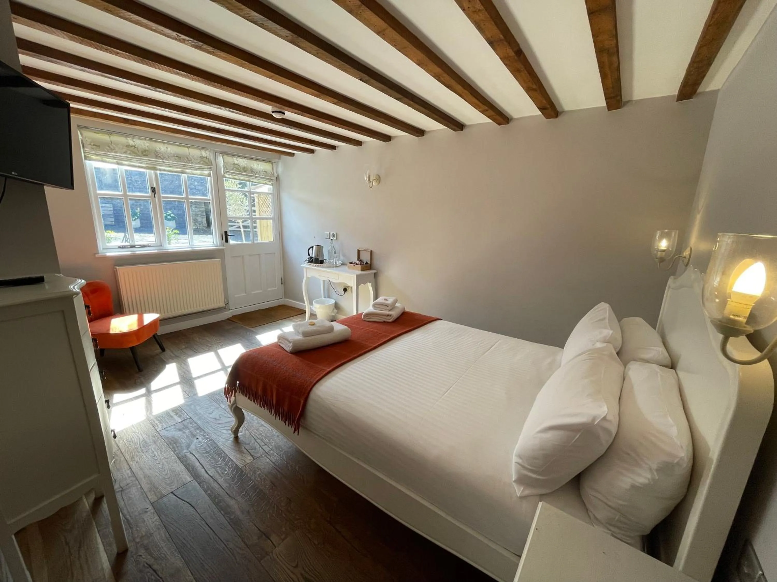 Bed in The Queen Matilda Country Rooms