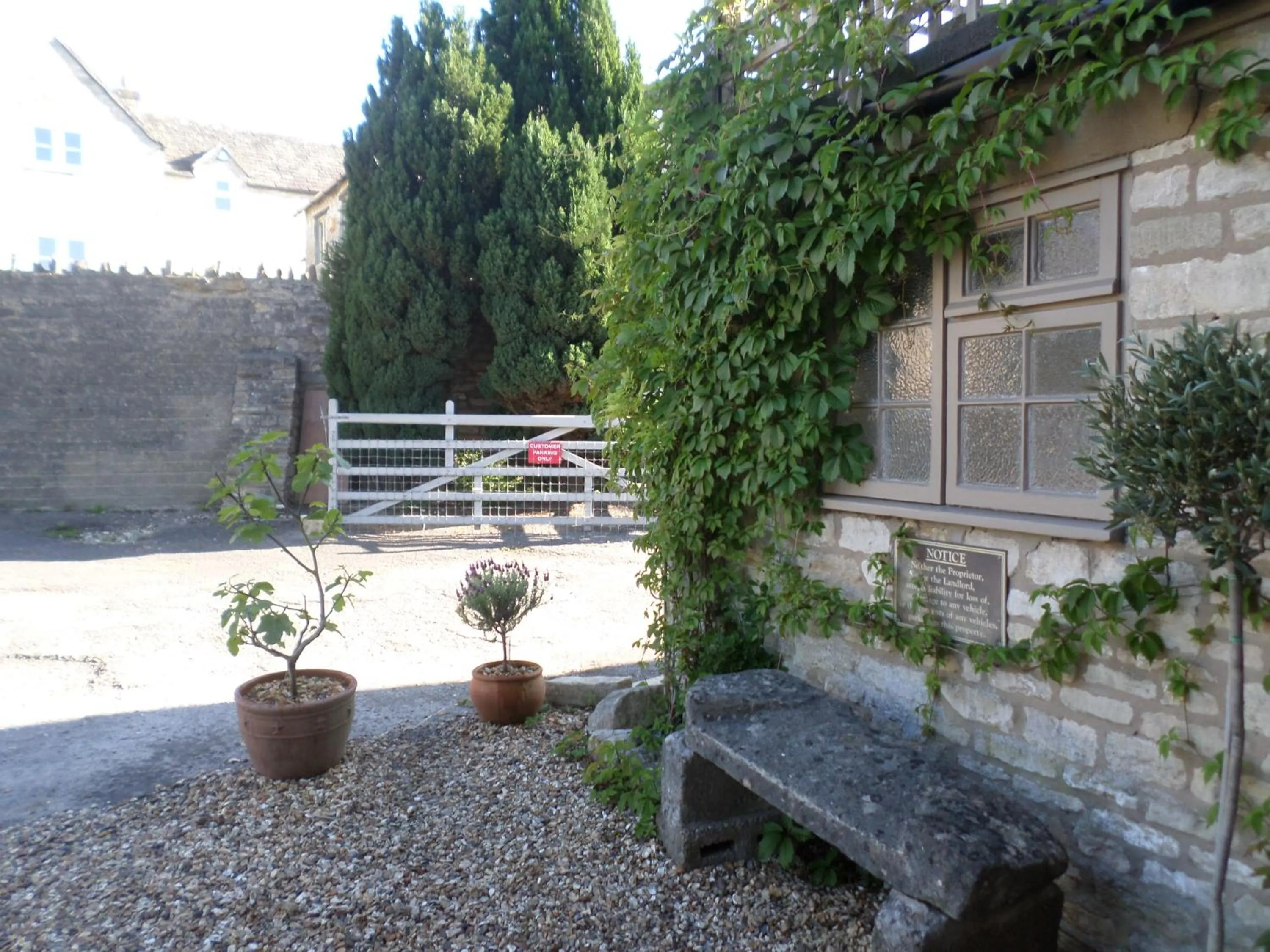 The Queen Matilda Country Rooms