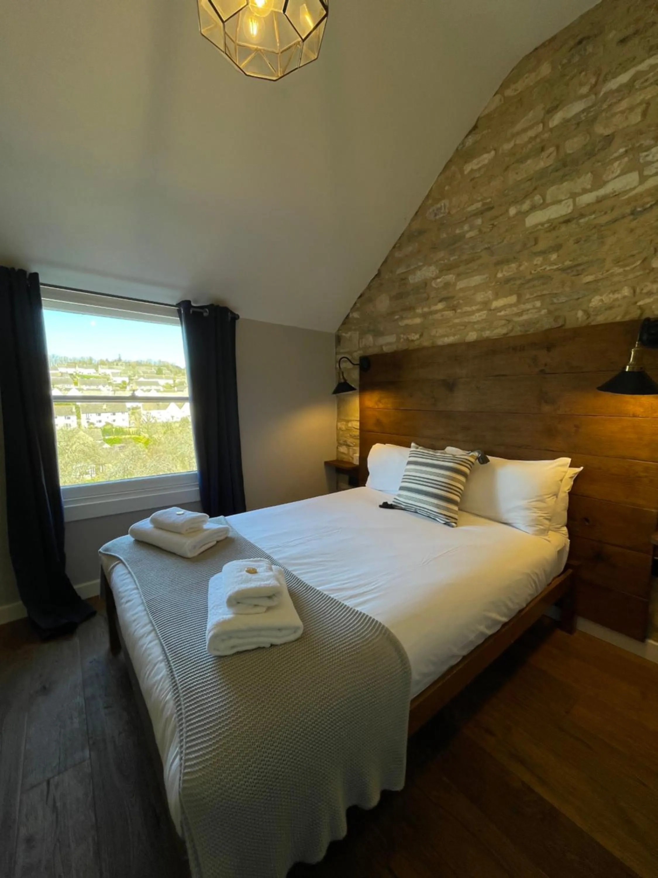 Bed in The Queen Matilda Country Rooms