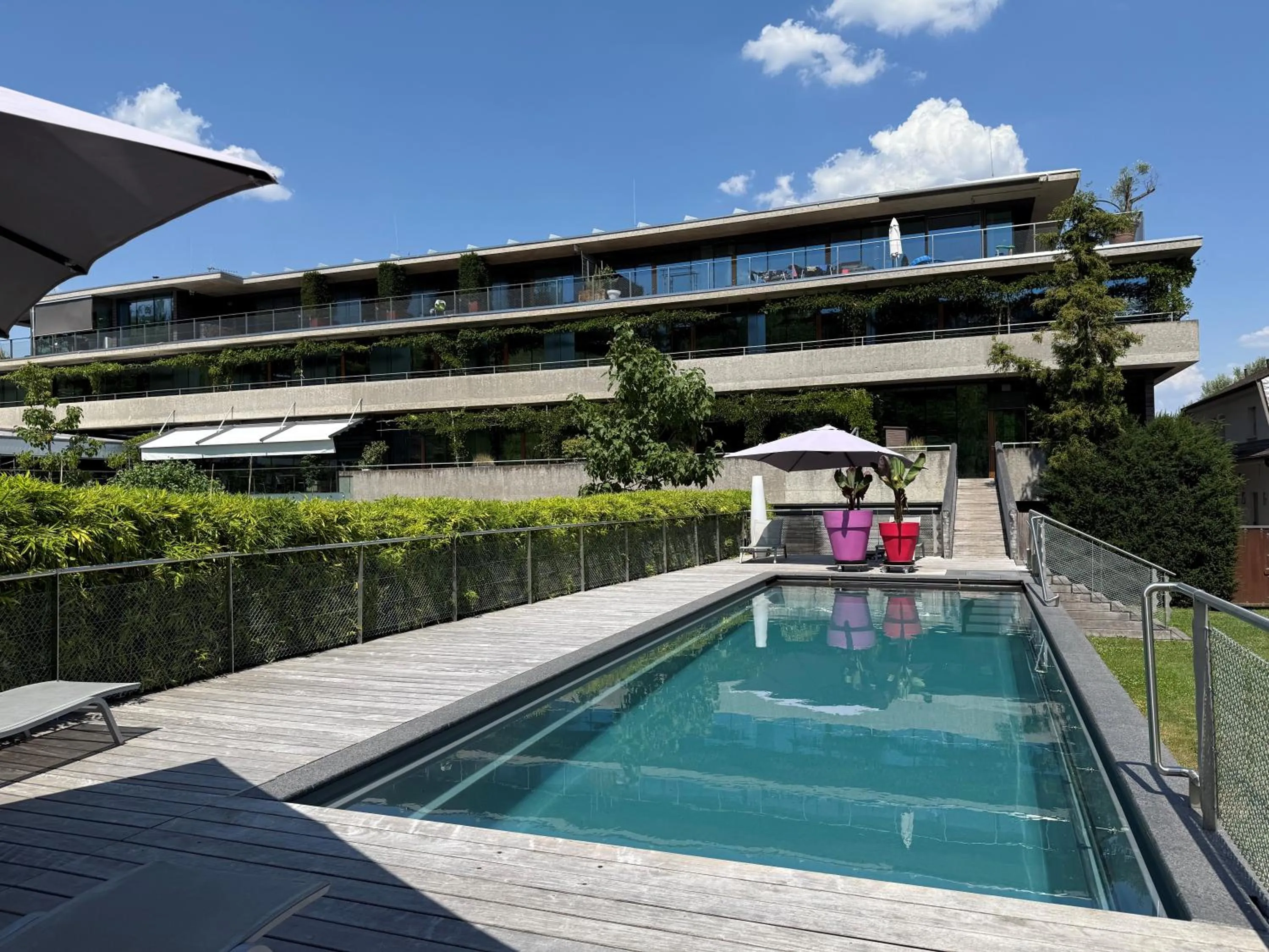 Swimming pool in Hotel de l'Ecluse Superior
