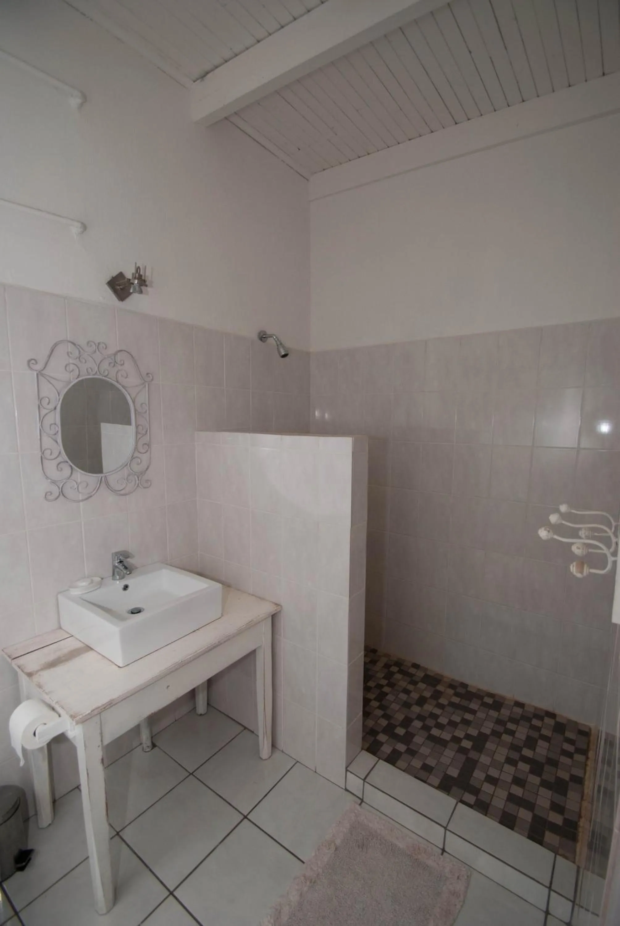 Internal: Not applicable to any particular room in Huys ten Bosch