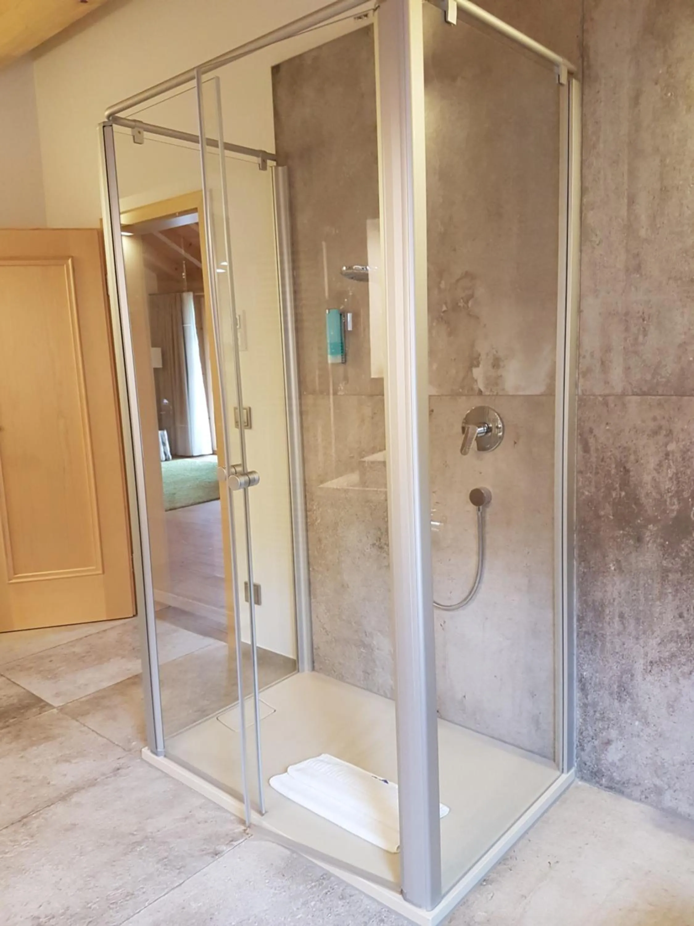 Shower in Gästehaus der Geroldsauer Mühle