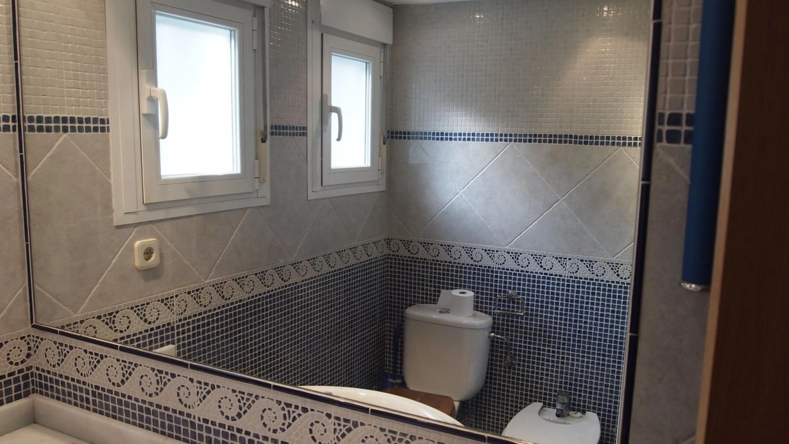 Property building in Apartamento Aluche con parking gratuito