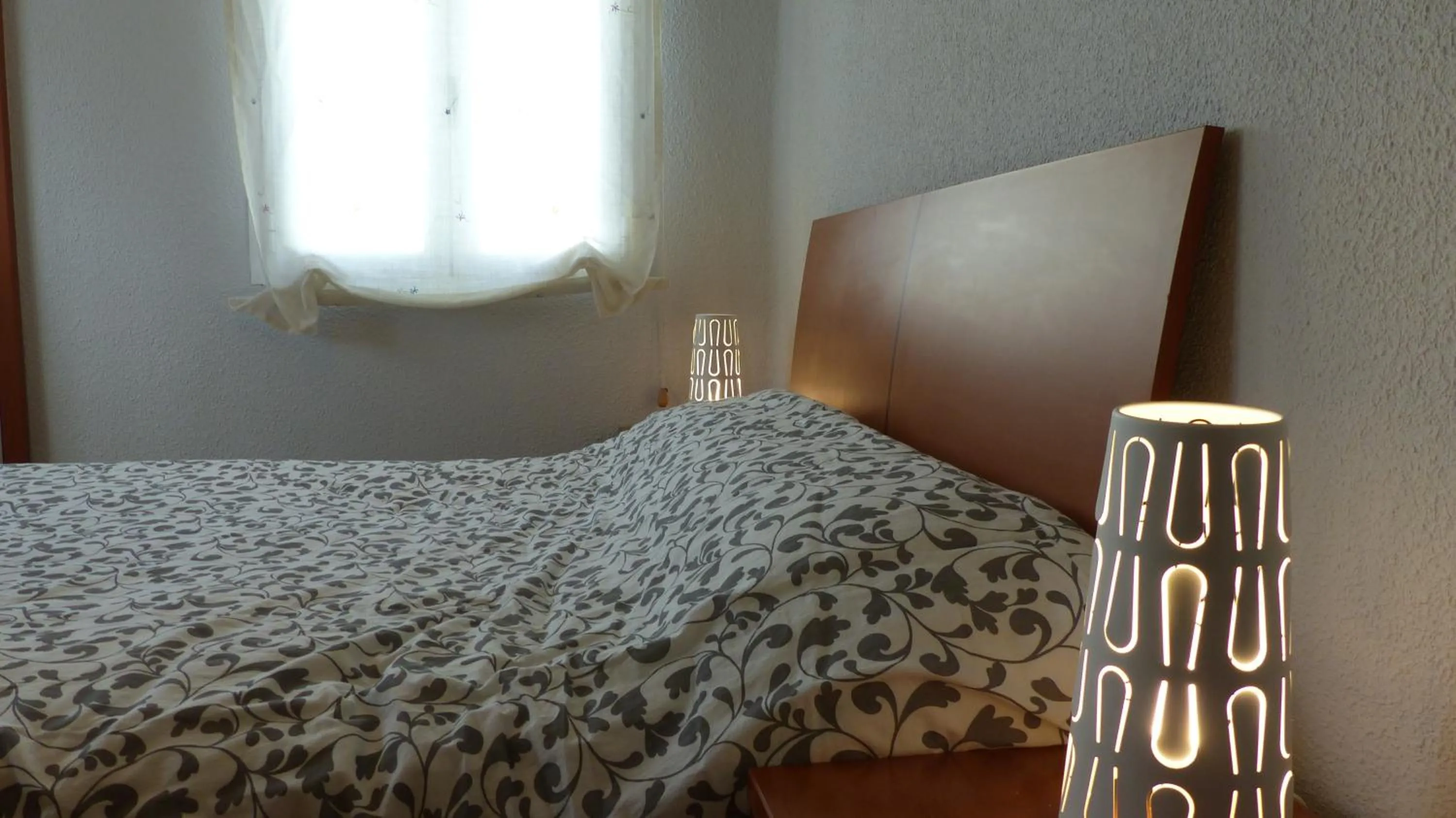 Bedroom, Bed in Apartamento Aluche con parking gratuito