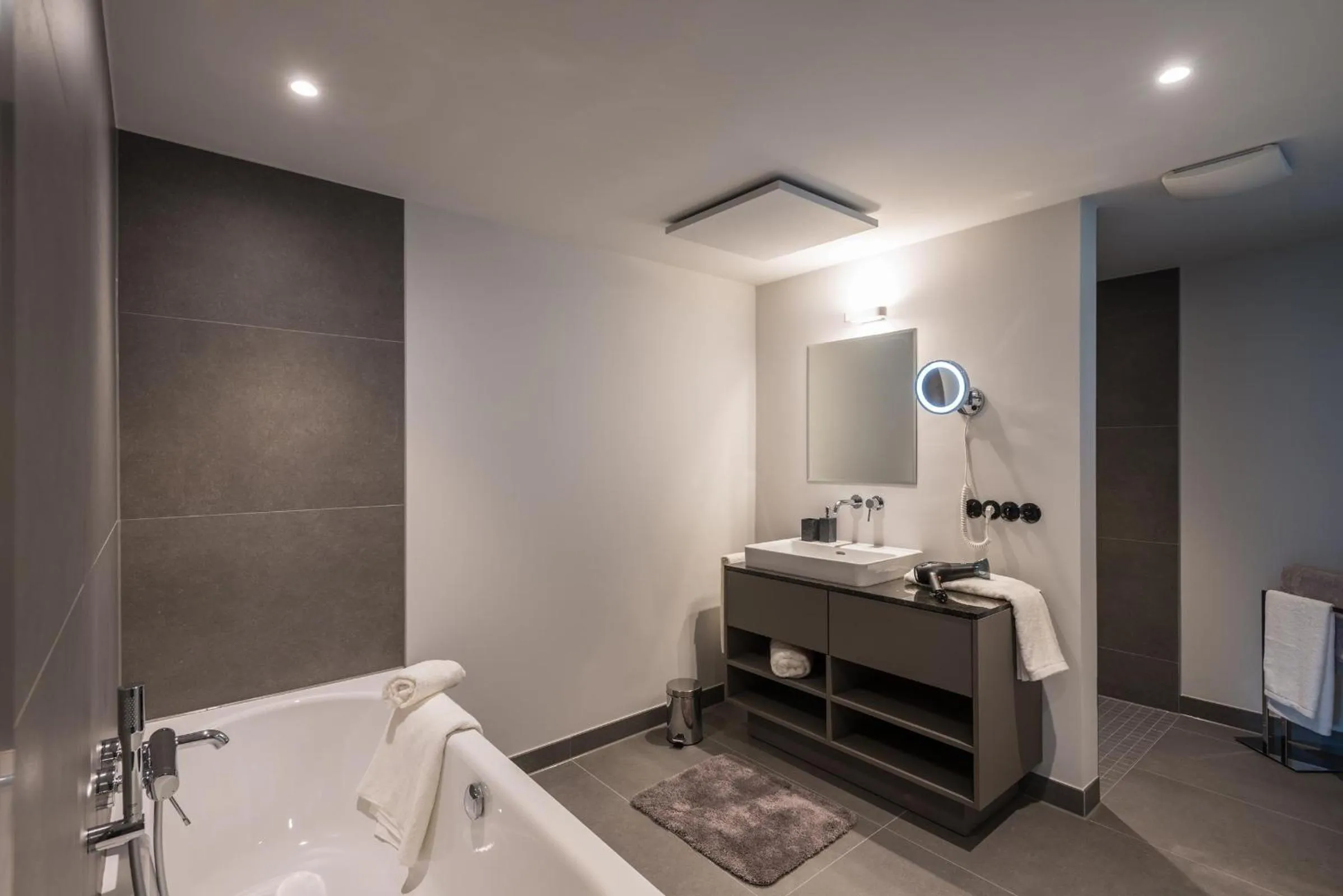 Bathroom in Golden Ball, Exclusive Serviced Apartments Munich