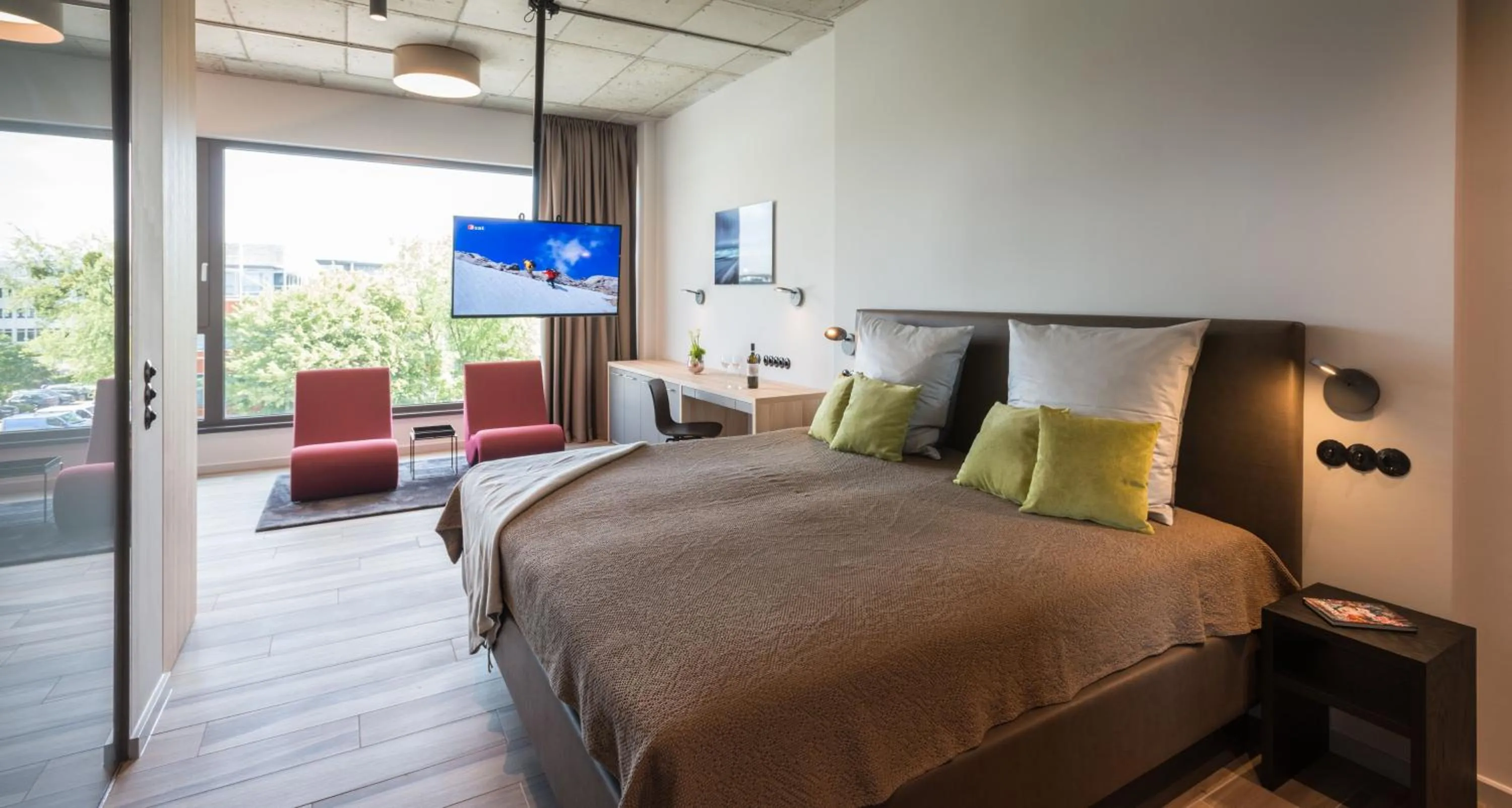 Photo of the whole room, Bed in Golden Ball, Exclusive Serviced Apartments Munich