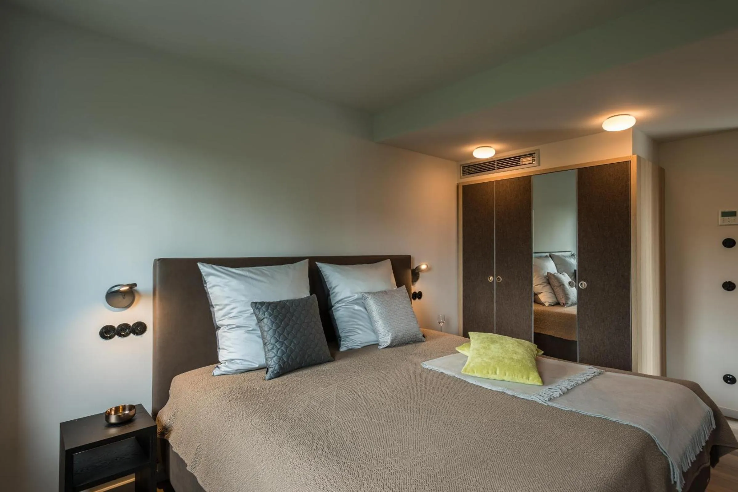 Bedroom, Bed in Golden Ball, Exclusive Serviced Apartments Munich