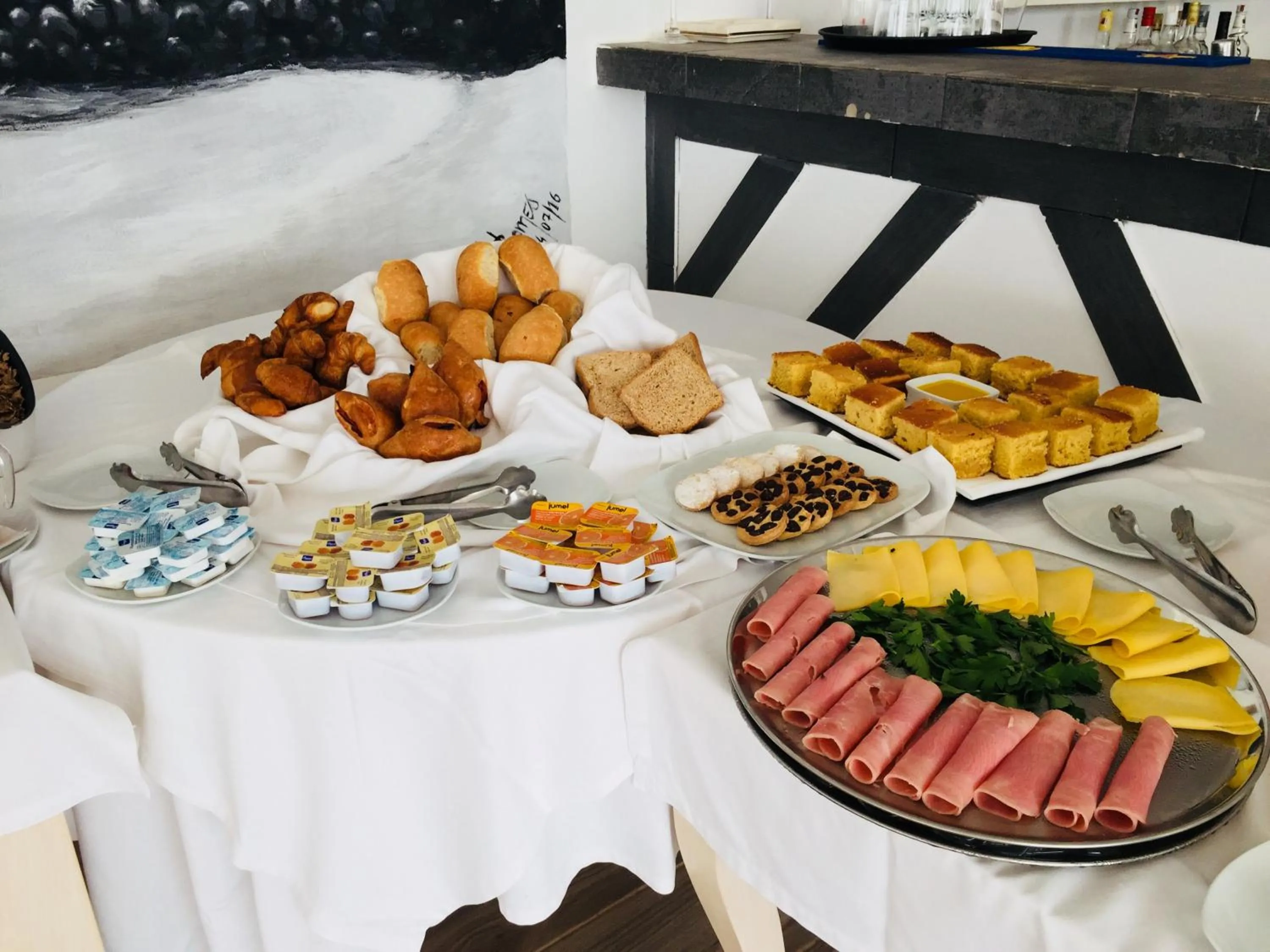 Buffet breakfast in Hotel LIVVO Budha Beach