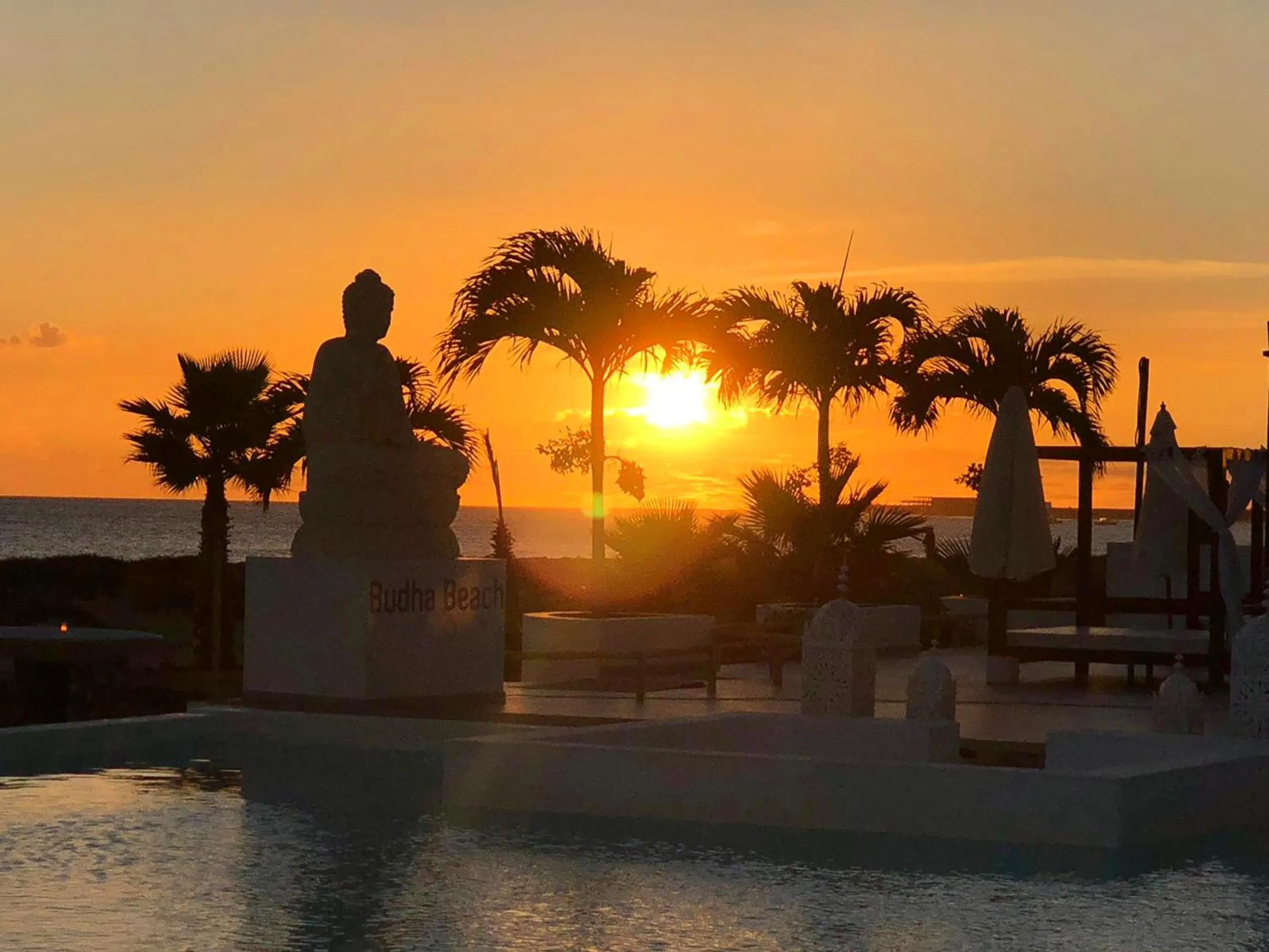Swimming pool in Hotel LIVVO Budha Beach