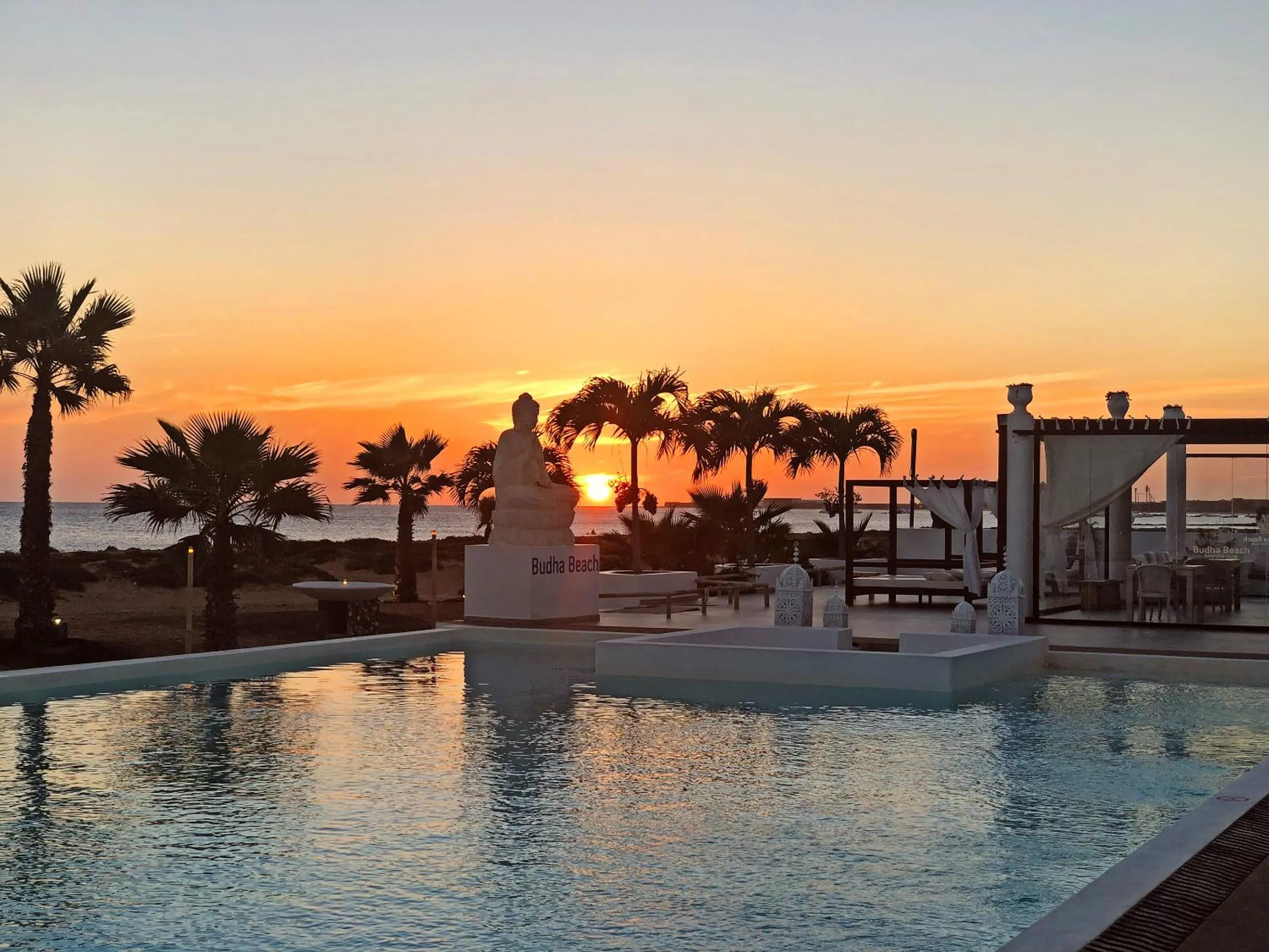 Swimming pool in Hotel LIVVO Budha Beach