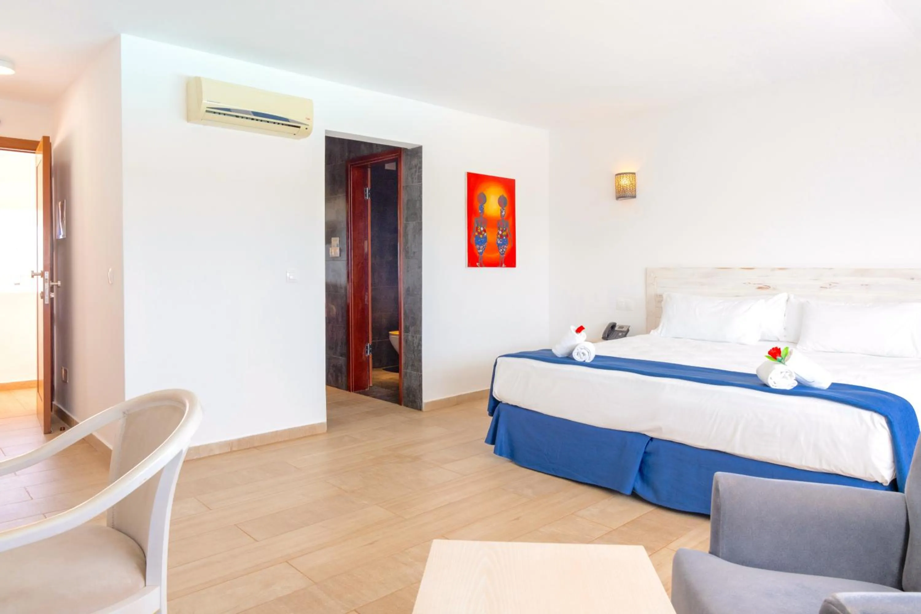 Bedroom, Bed in Hotel LIVVO Budha Beach