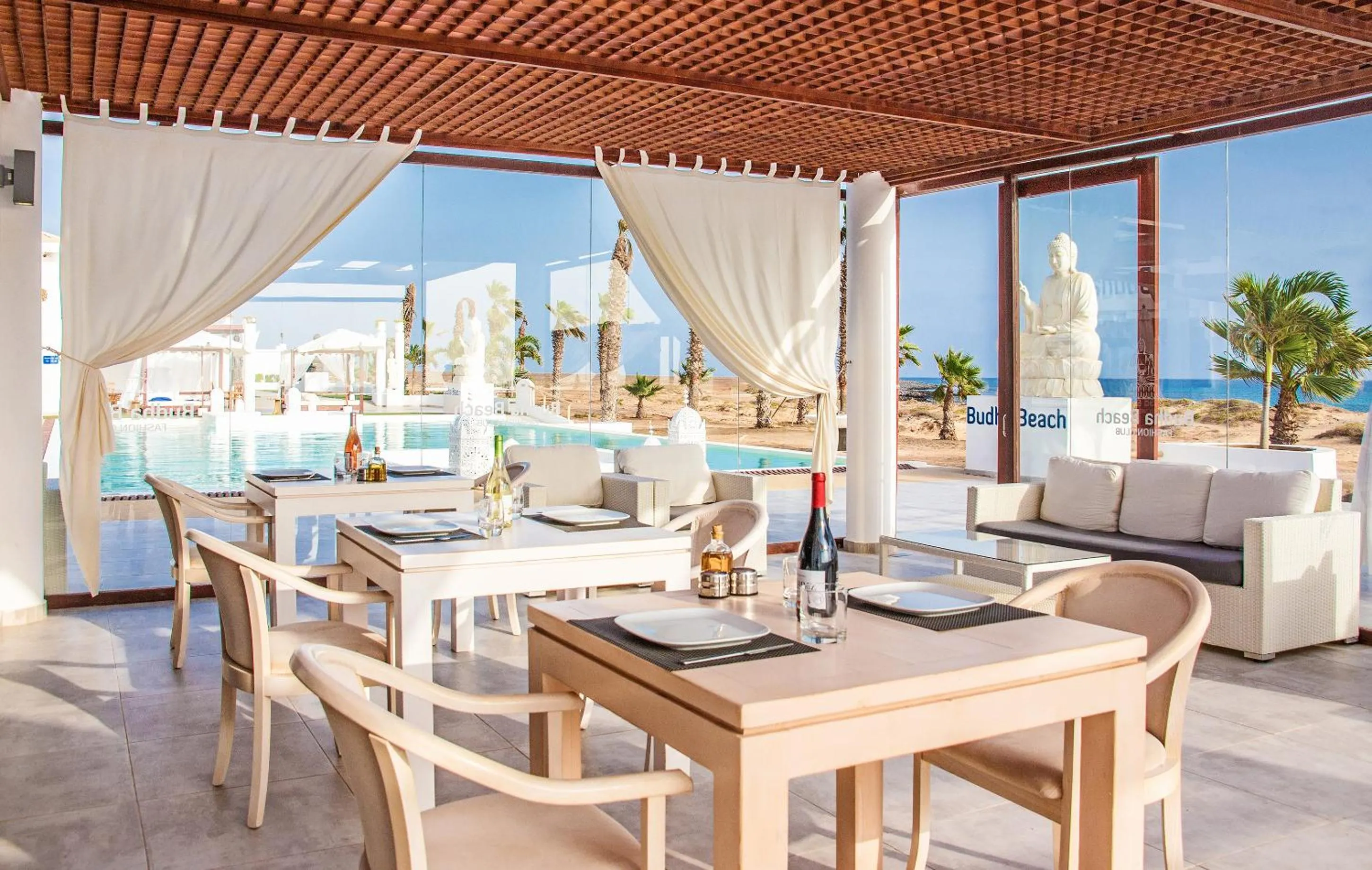 Restaurant/places to eat in Hotel LIVVO Budha Beach