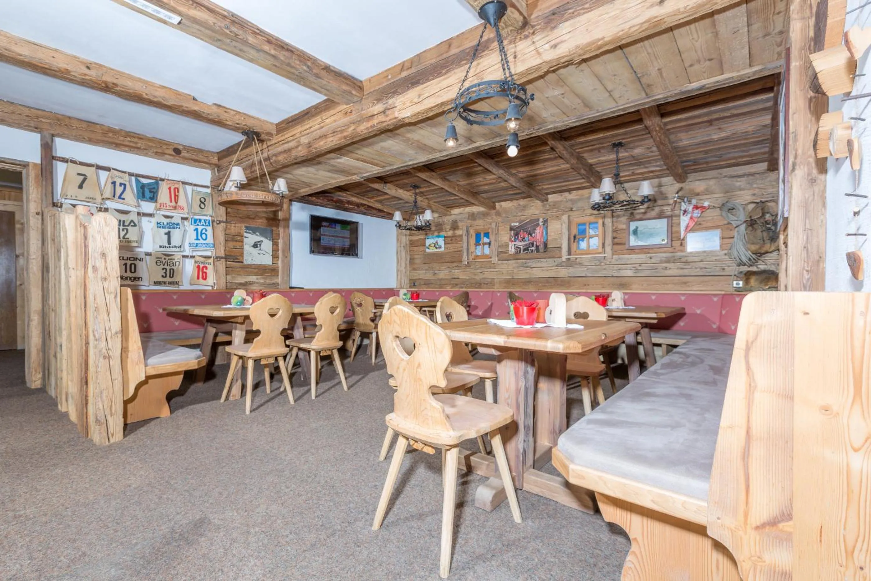 Restaurant/places to eat in Ahornlodge