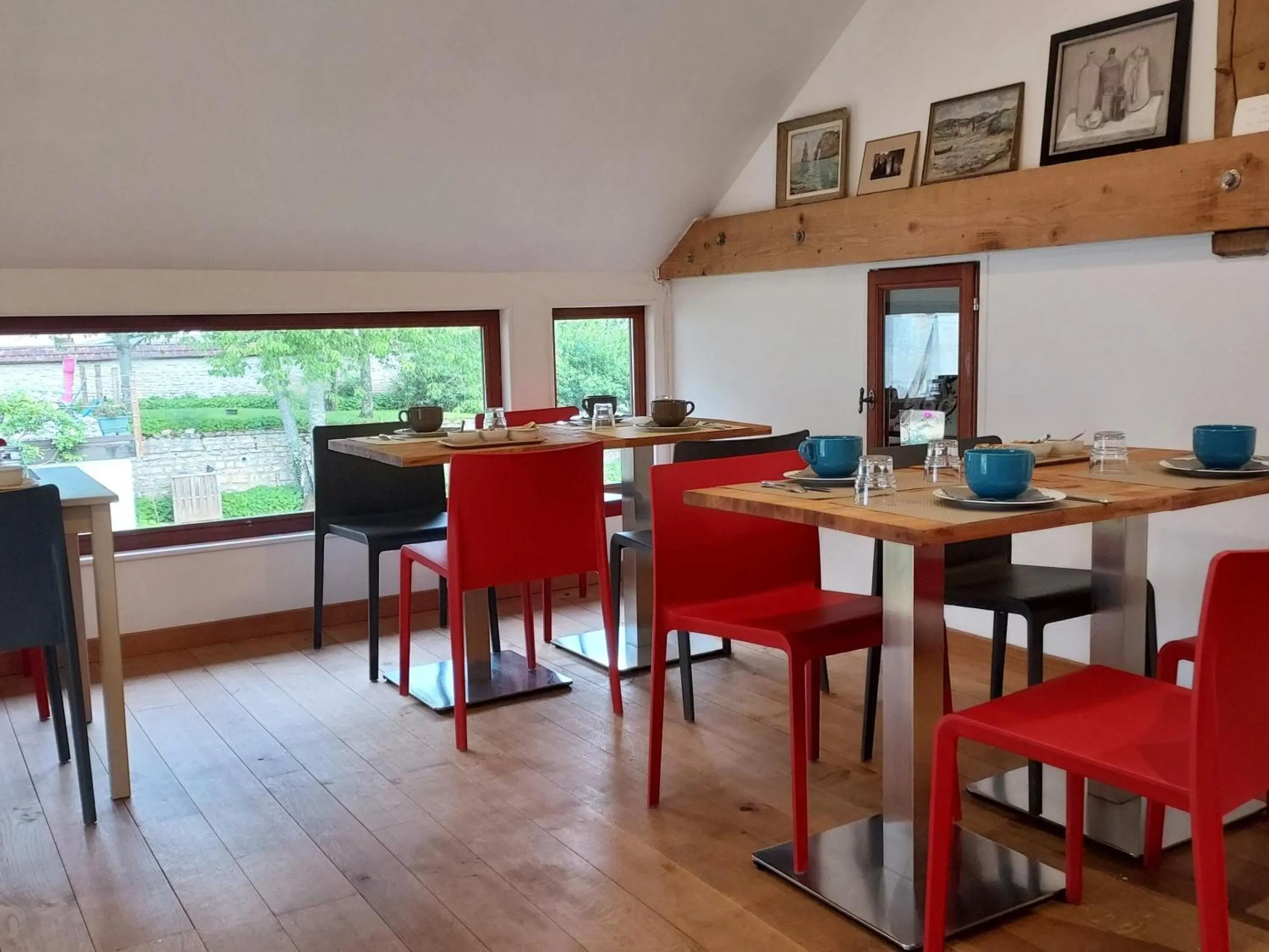 Dining area in La Cuvellerie