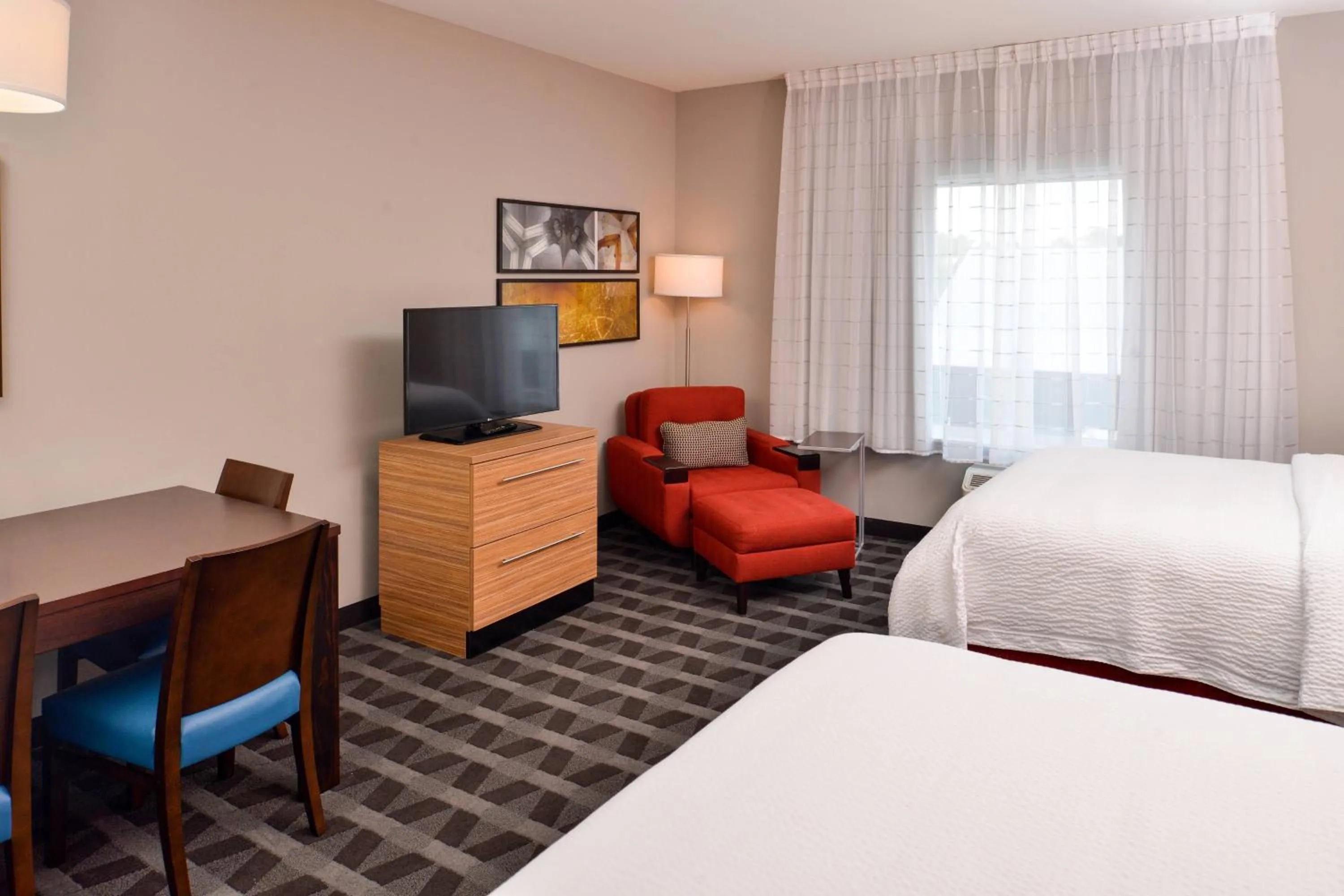 Bedroom, Bed in TownePlace Suites by Marriott Laplace