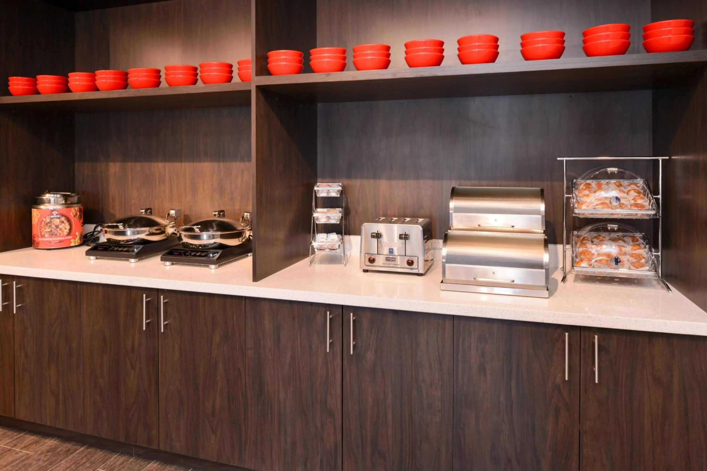 Breakfast in TownePlace Suites by Marriott Laplace