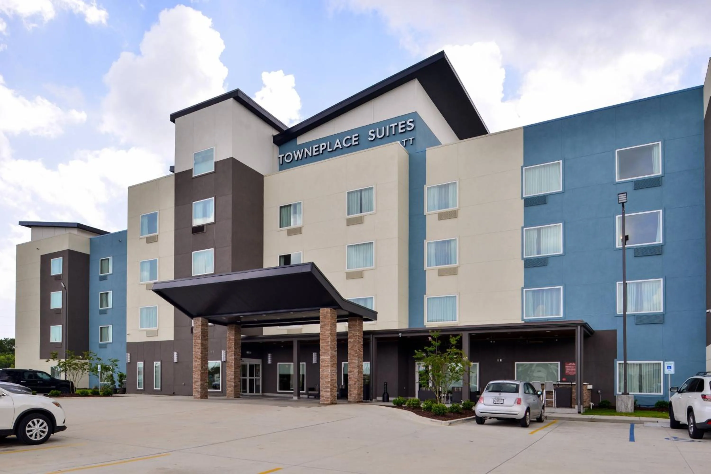 Property building in TownePlace Suites by Marriott Laplace