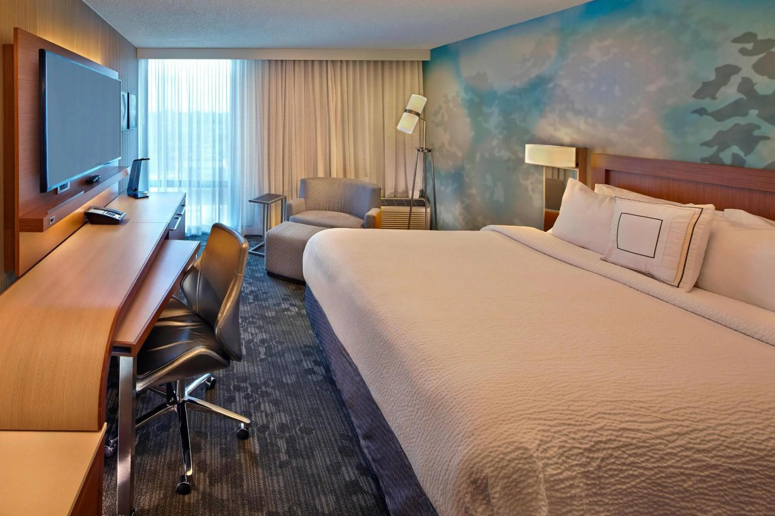 Photo of the whole room, Bed in Courtyard by Marriott Philadelphia City Avenue