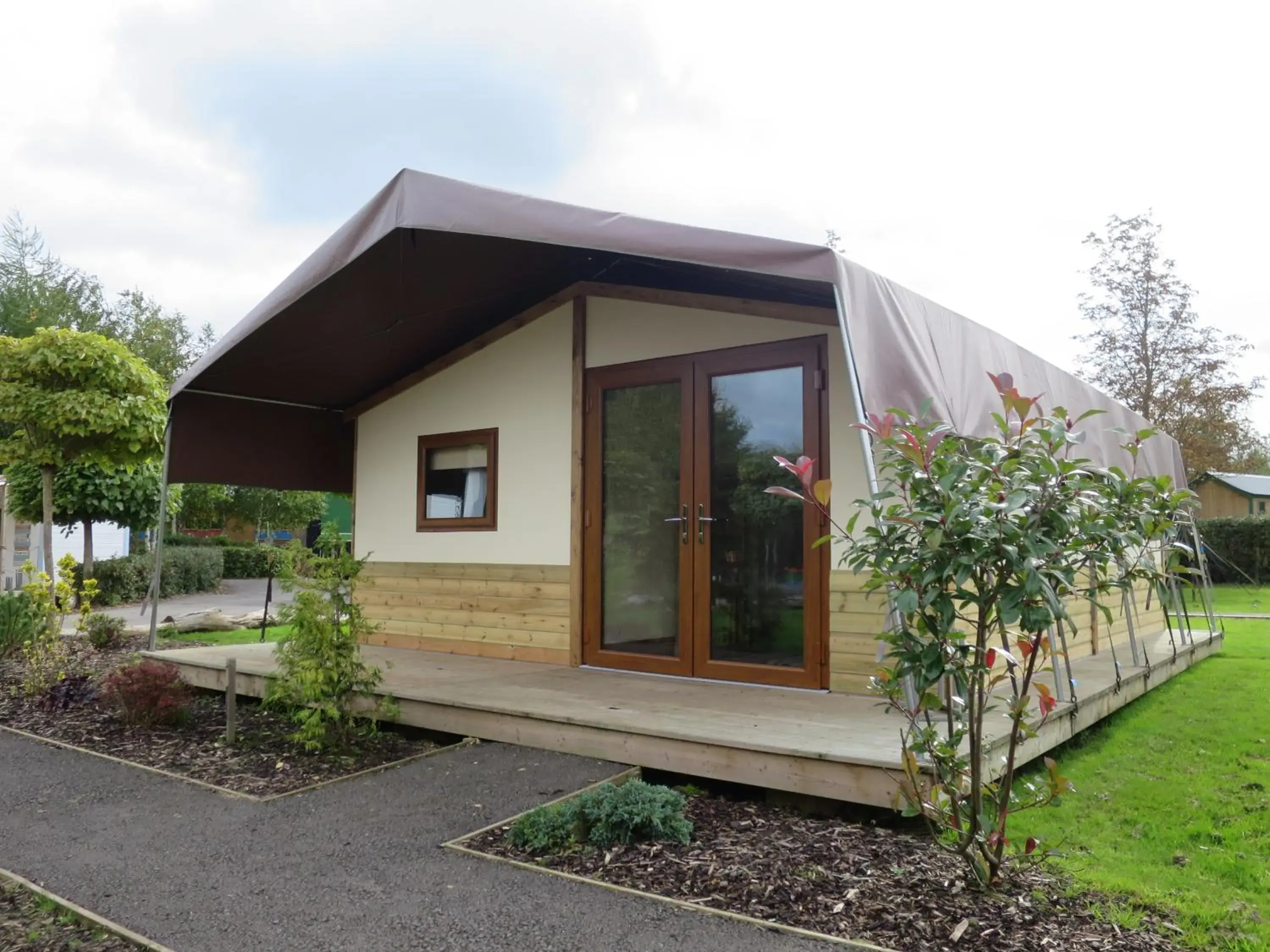 Comfort Triple Room in Adventurer's Village Milton Keynes Comfort Triple Room in Adventurer's Village Milton Keynes