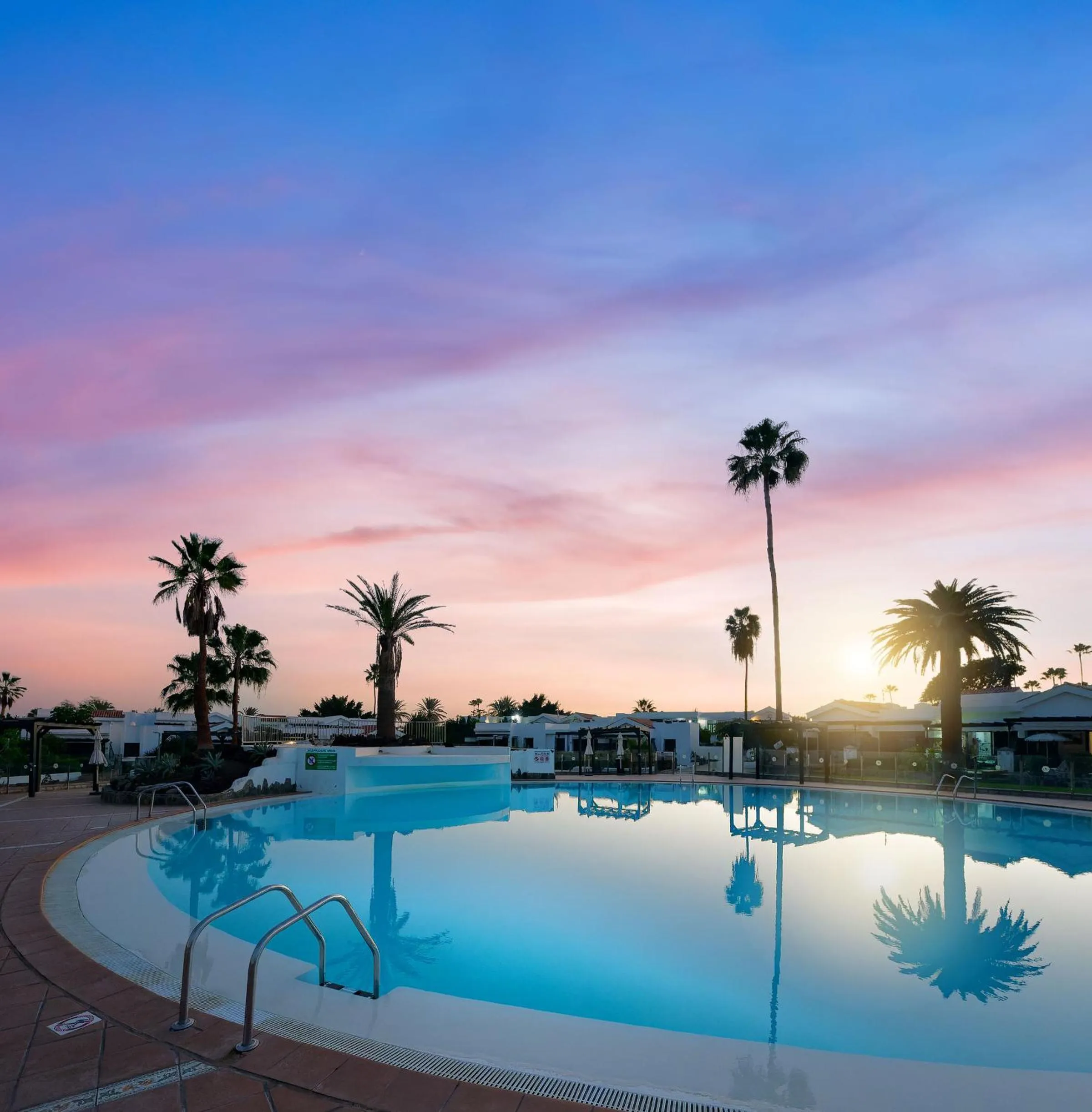 Property building in Maspalomas Lago Canary Sunset