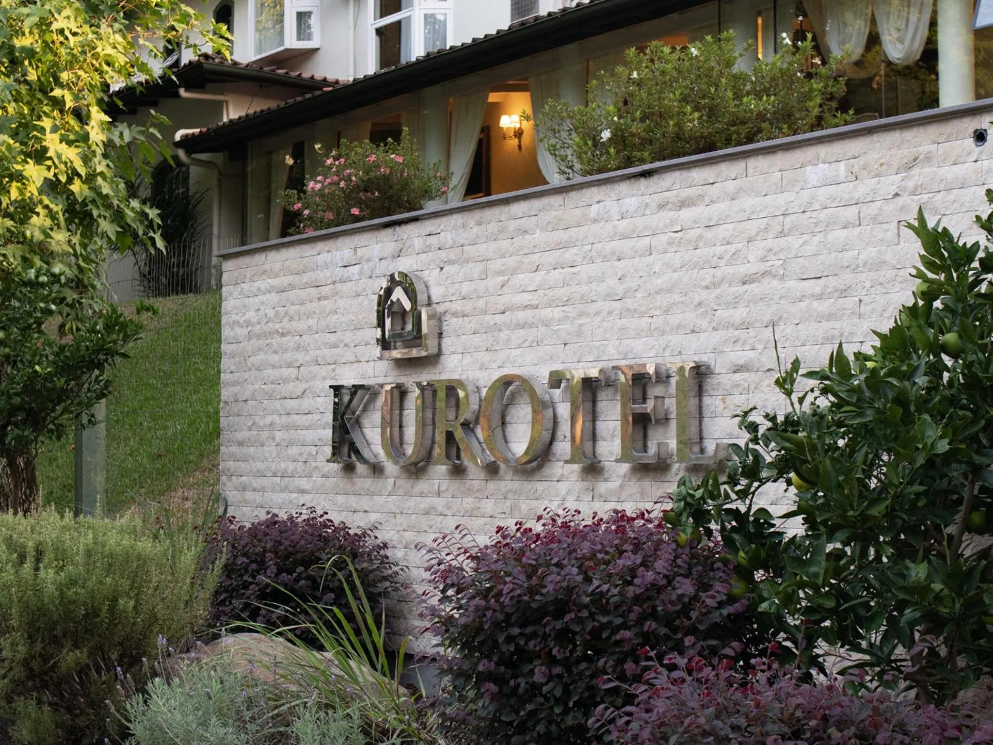 Facade/entrance in Kurotel Centro Contemporâneo de Saúde e Bem Estar