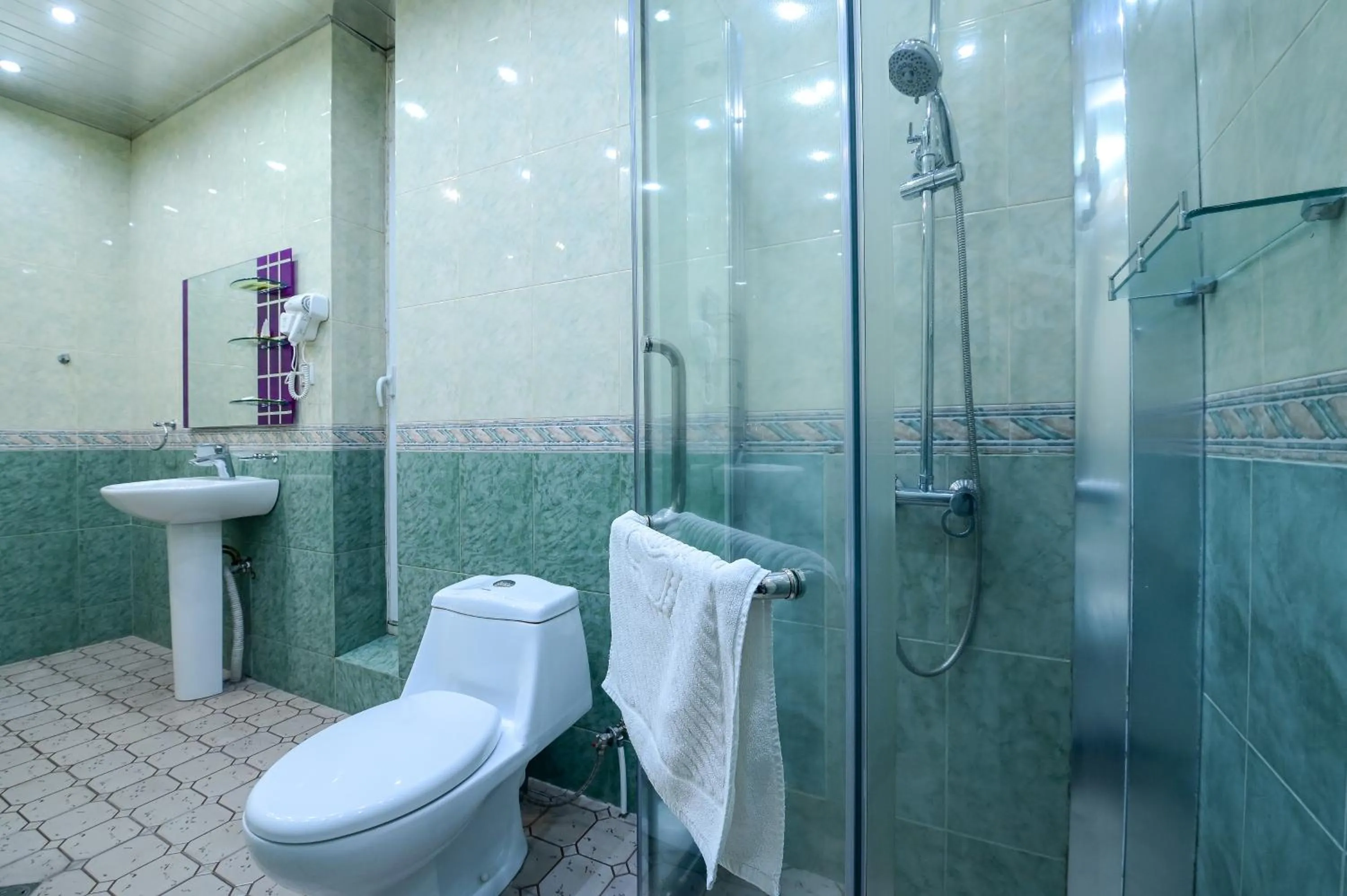 Shower in Mia Casa Hotel Yerevan