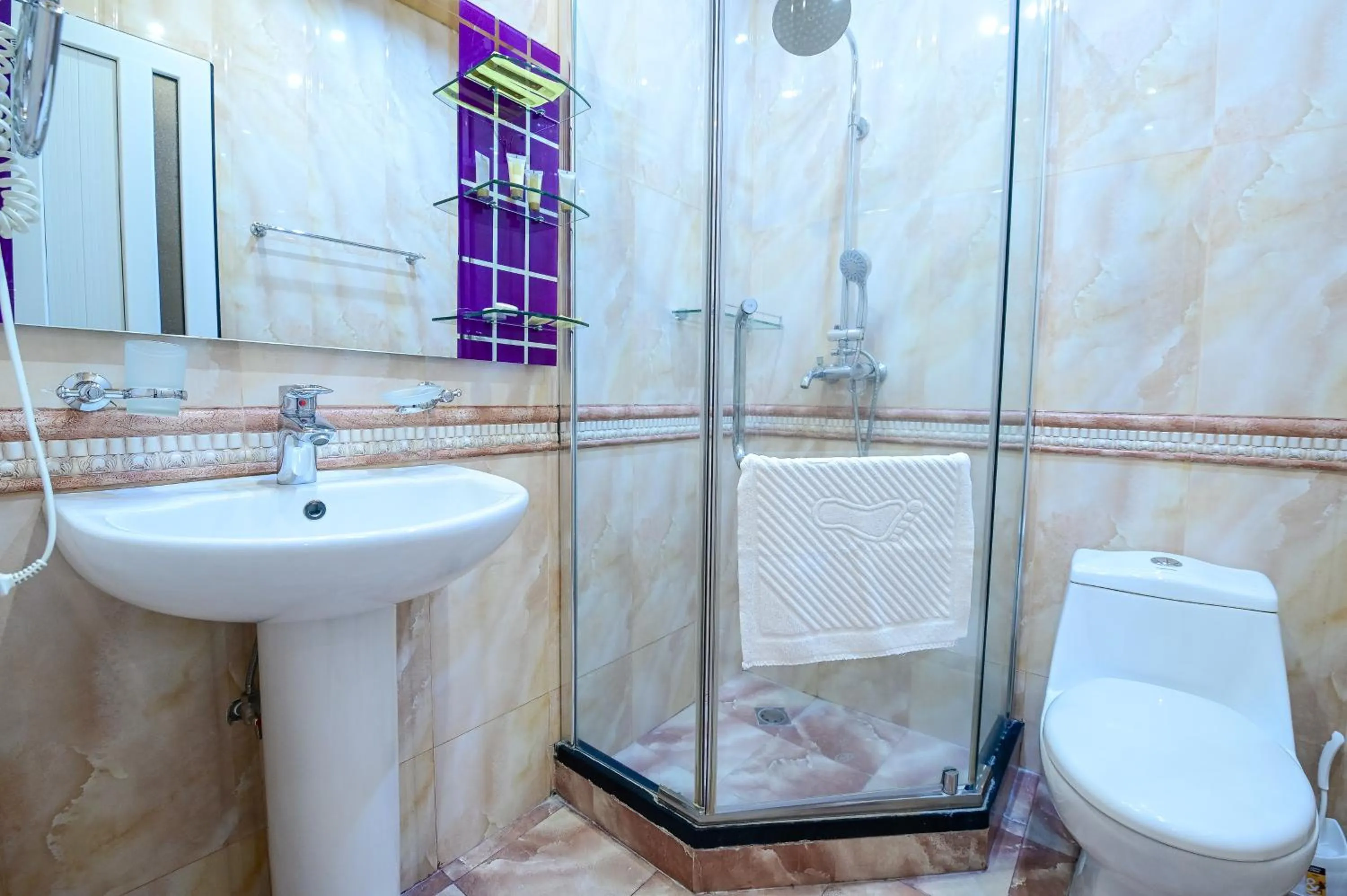 Shower in Mia Casa Hotel Yerevan