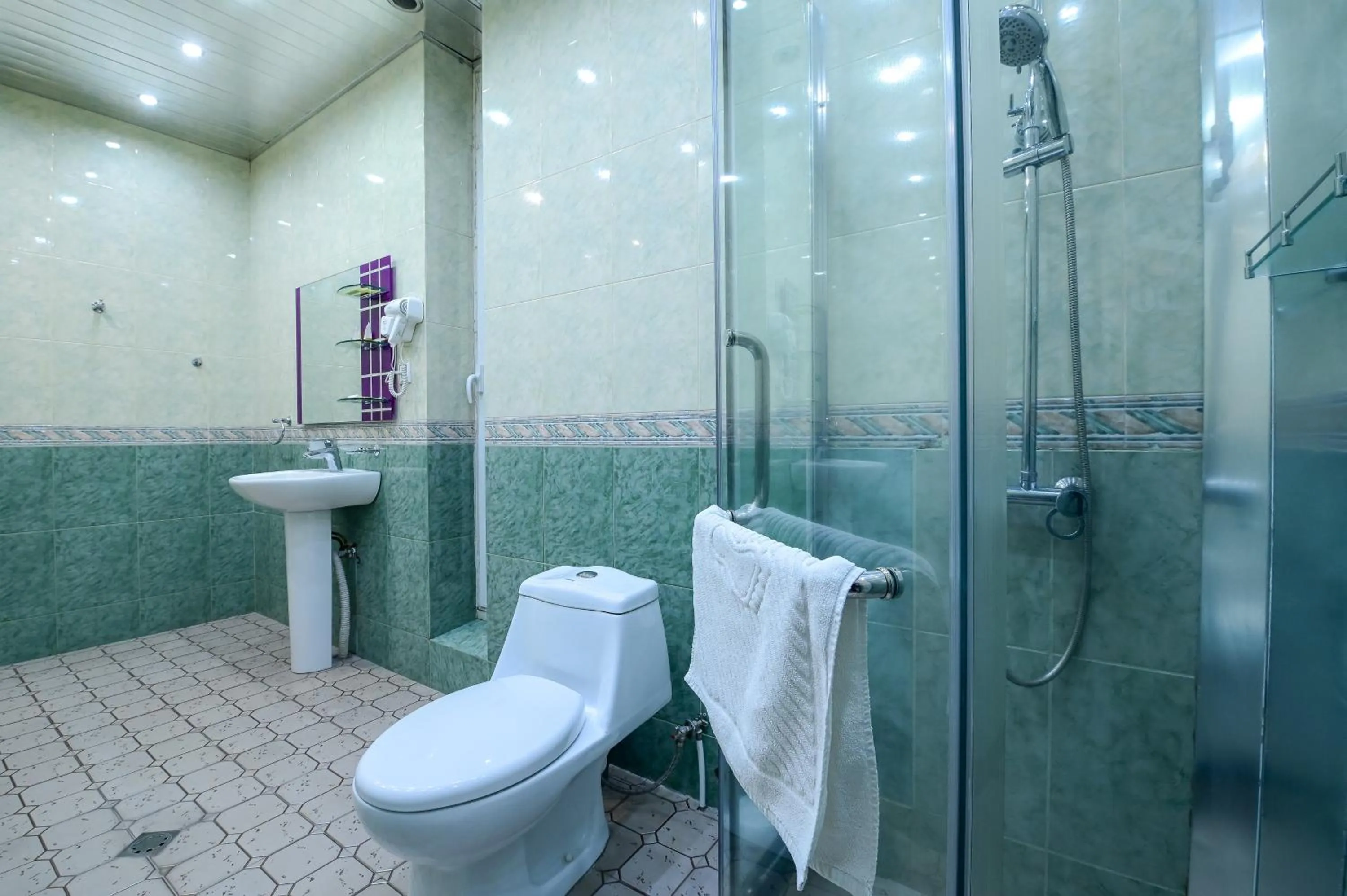 Shower in Mia Casa Hotel Yerevan