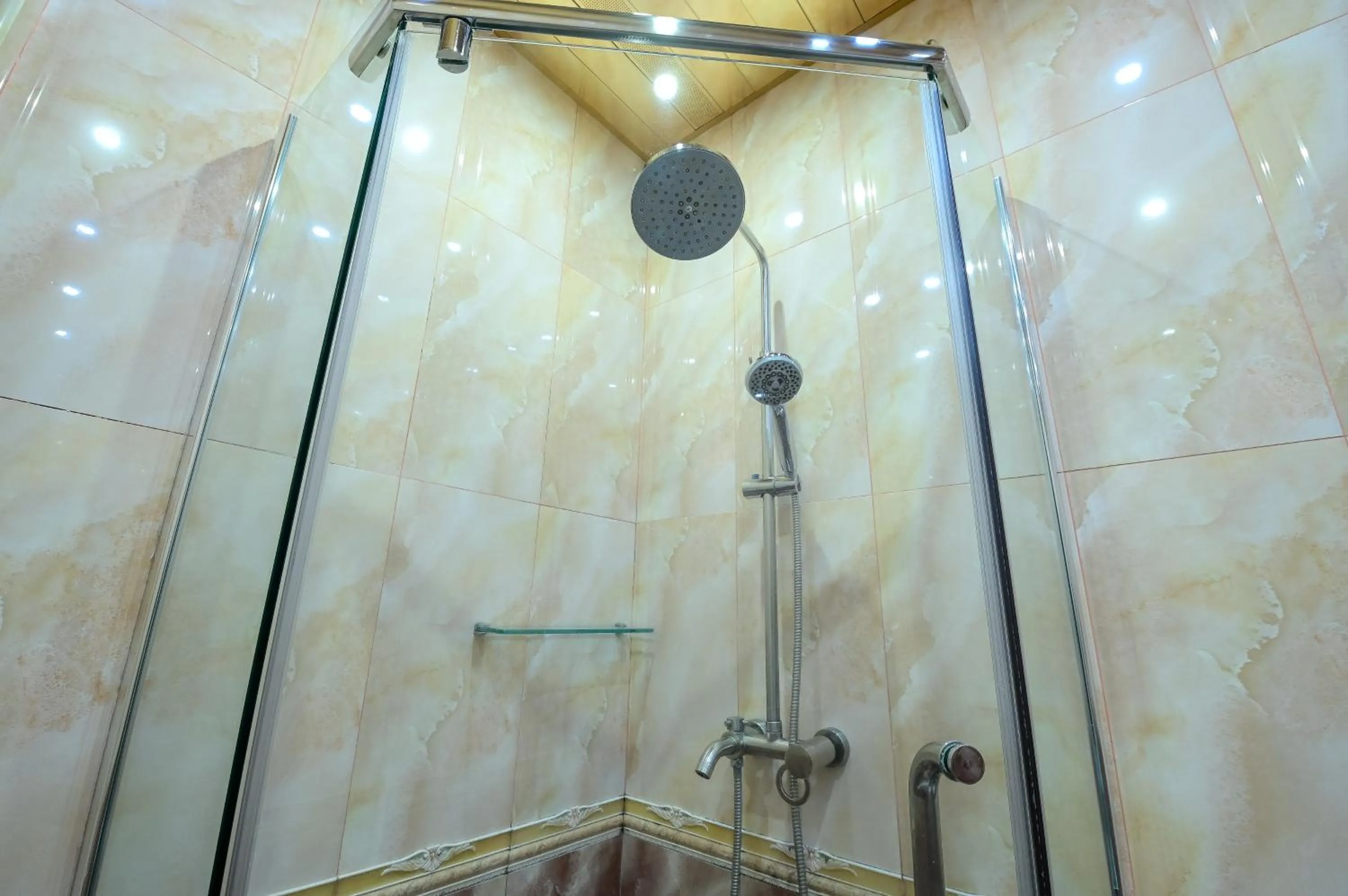 Shower in Mia Casa Hotel Yerevan