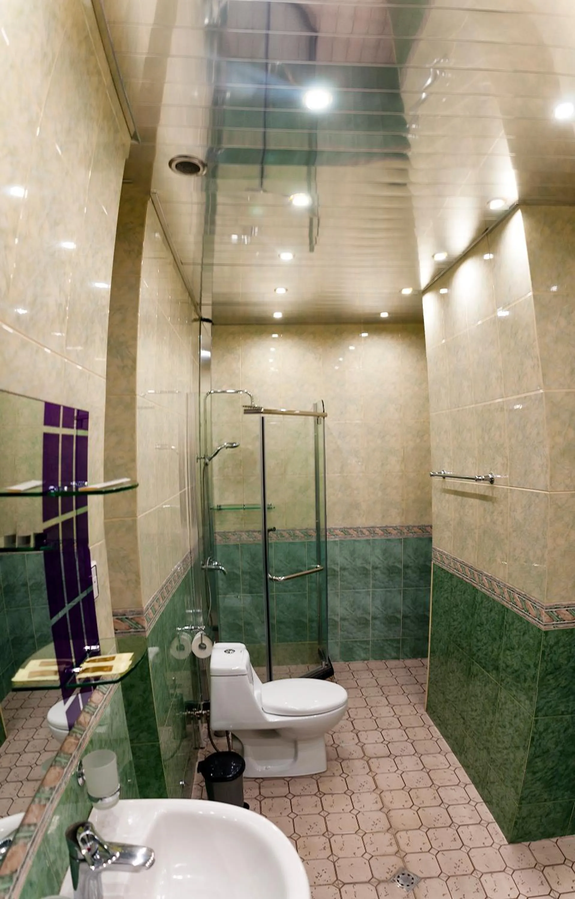 Shower in Mia Casa Hotel Yerevan