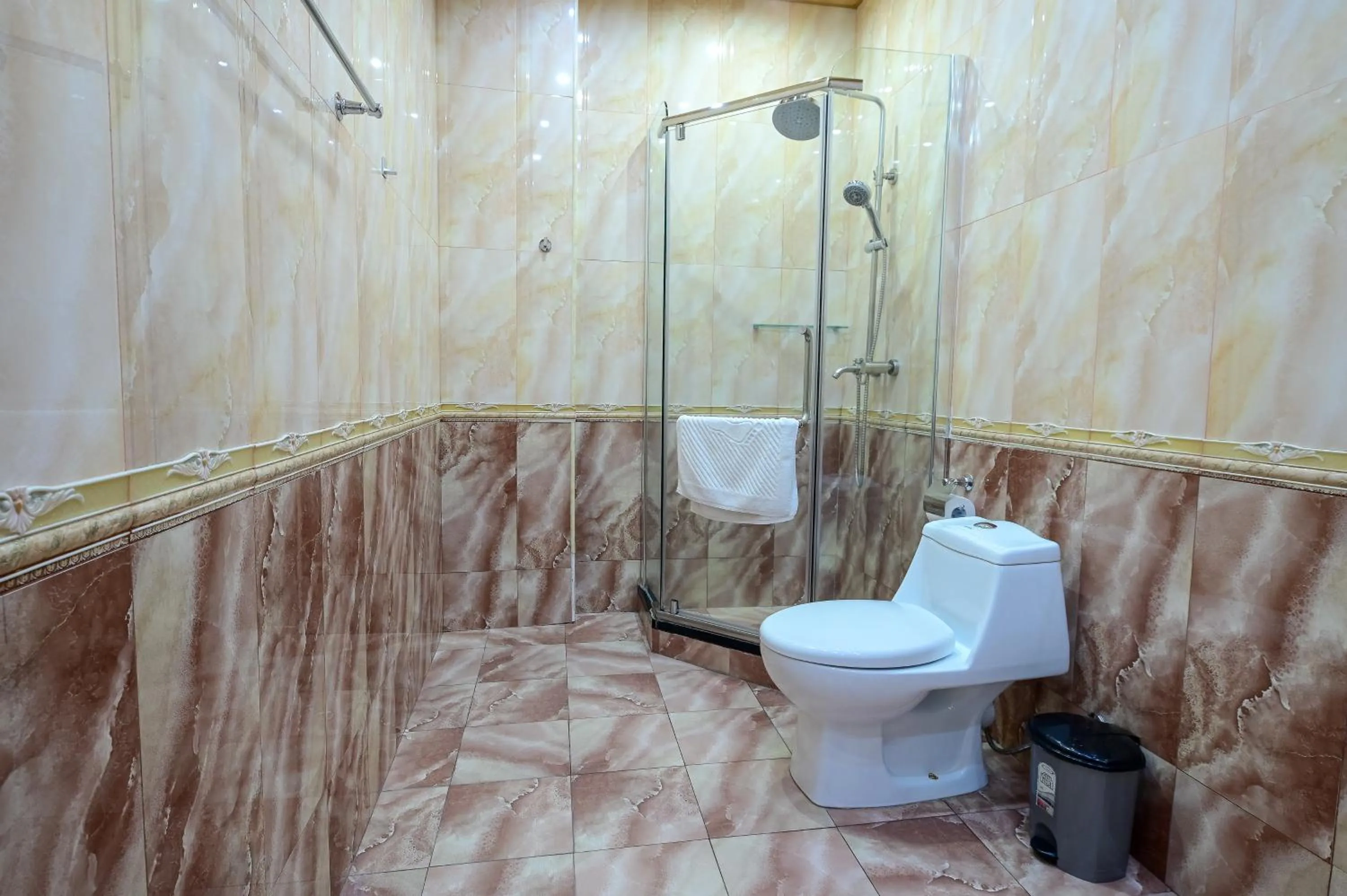 Shower in Mia Casa Hotel Yerevan