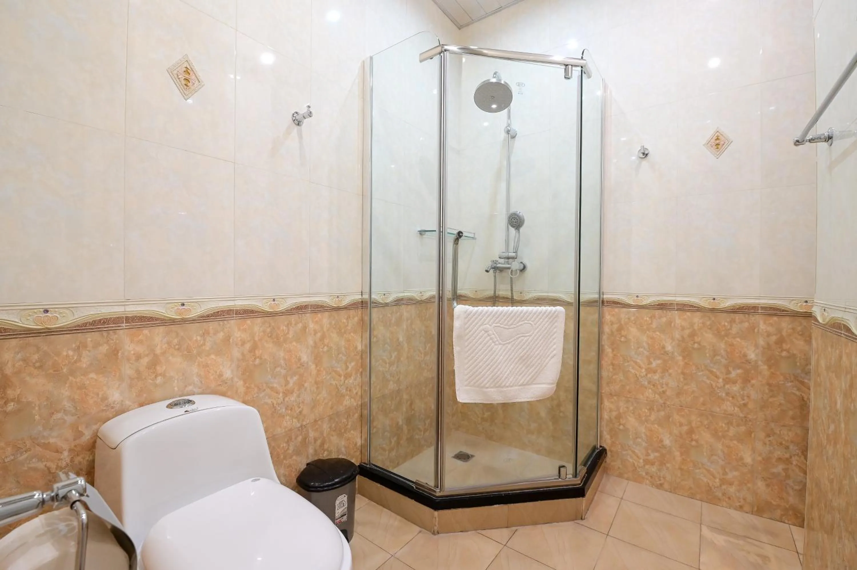 Shower in Mia Casa Hotel Yerevan