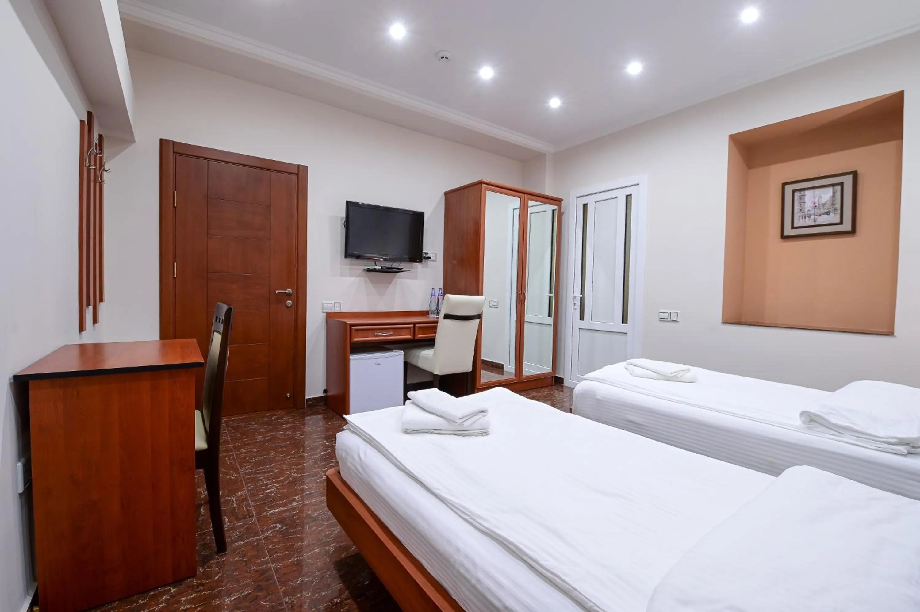 Communal lounge/ TV room, Bed in Mia Casa Hotel Yerevan