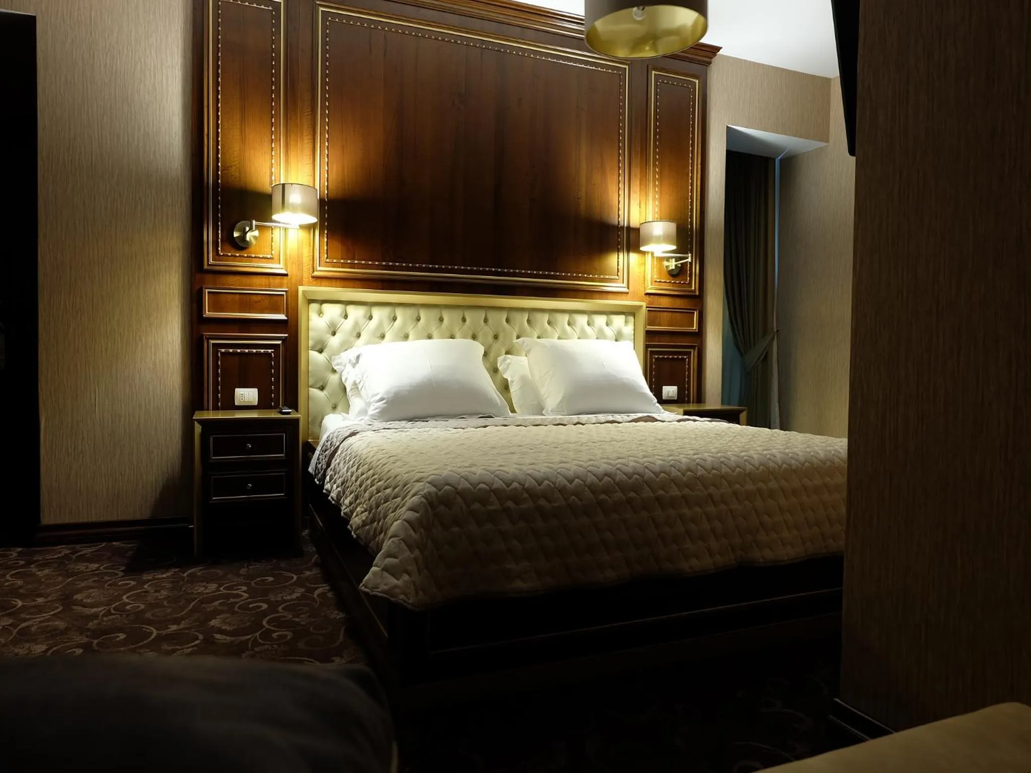 Bedroom, Bed in Rozafa Hotel