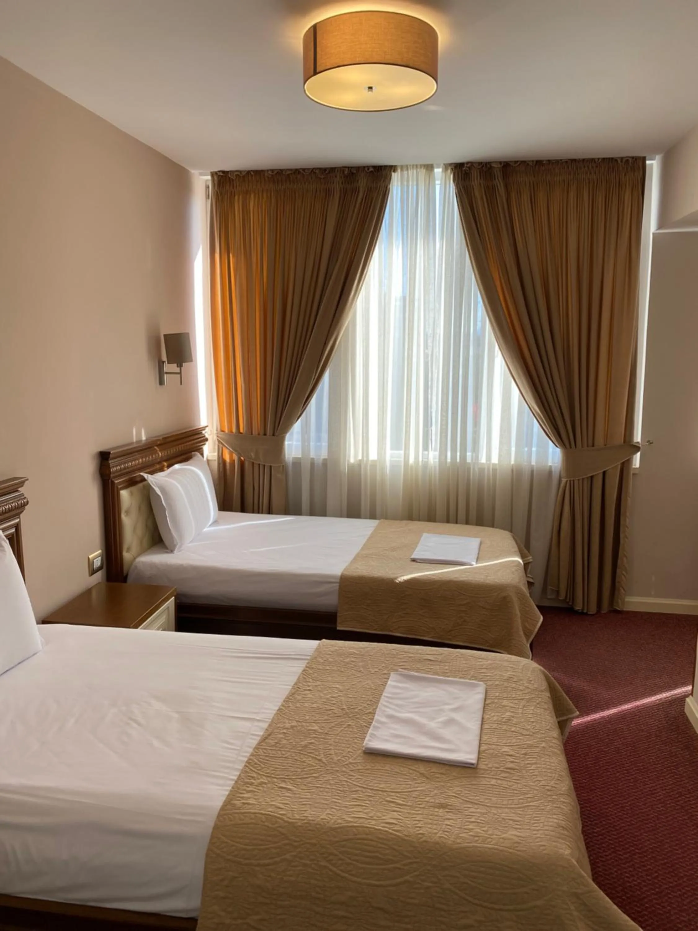 Bedroom, Bed in Rozafa Hotel